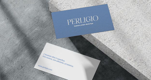 Biglietti Perligio in carta avorio e azzurra su pietra