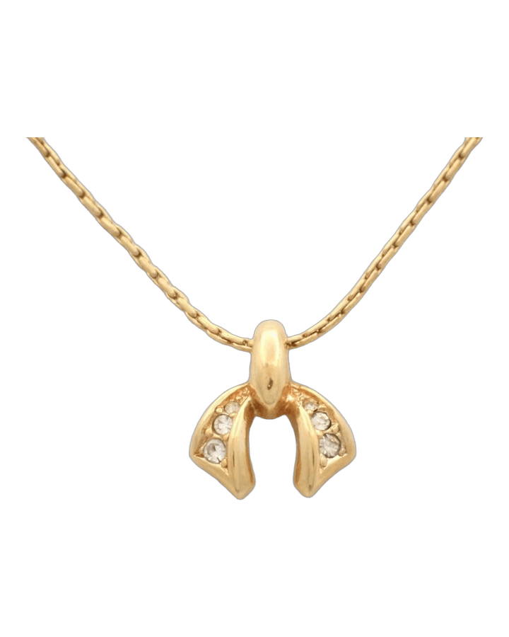 Collana Christian Dior in metallo dorato con pendente arcuato a pietre chiare e catena sottile, su fondo neutro