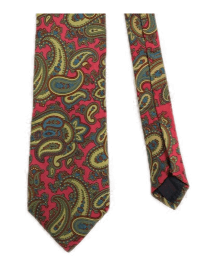 Cravatta Etro in twill di seta con motivo cachemire fitto su fondo rosso lampone, con verde oliva, giallo senape, azzurro e ruggine
