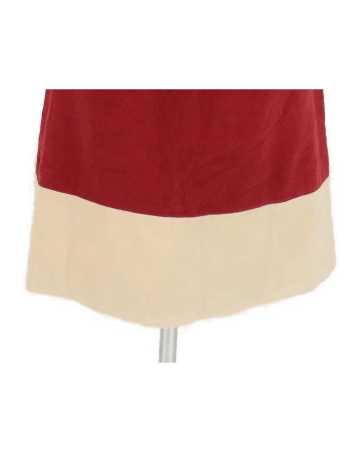 Abito Chanel in cotone rosso e crema a blocchi, senza maniche, su manichino