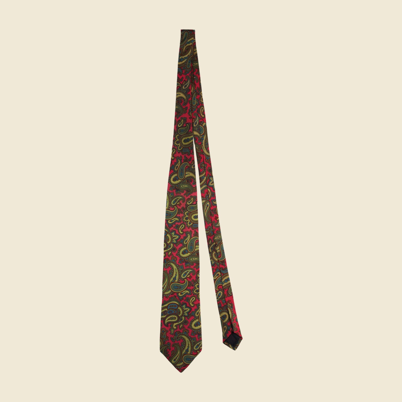 Cravatta Etro in twill di seta con cachemire fitto su fondo rosso lampone, verde oliva e senape, vista frontale su fondo neutro — vista 2
