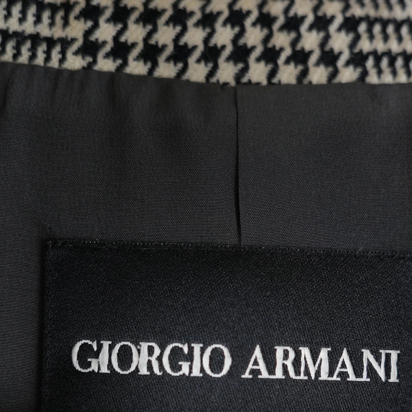 Giacca Giorgio Armani Borgo 21 in Principe di Galles con collo alla coreana e profili in pied-de-poule — vista 3