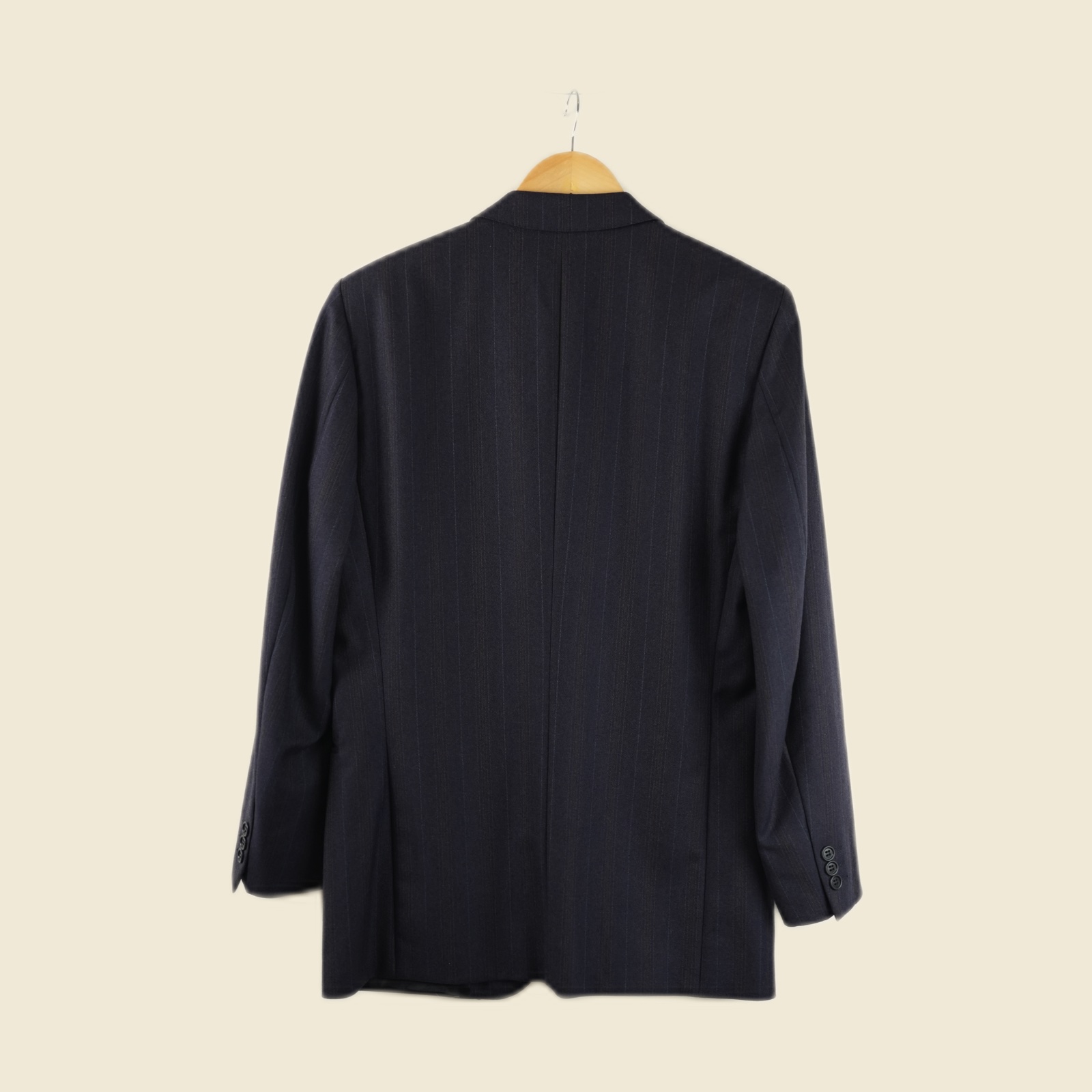 Giacca da uomo in lana blu di Hugo Boss, con chiusura a due bottoni sul davanti e maniche lunghe — vista 4