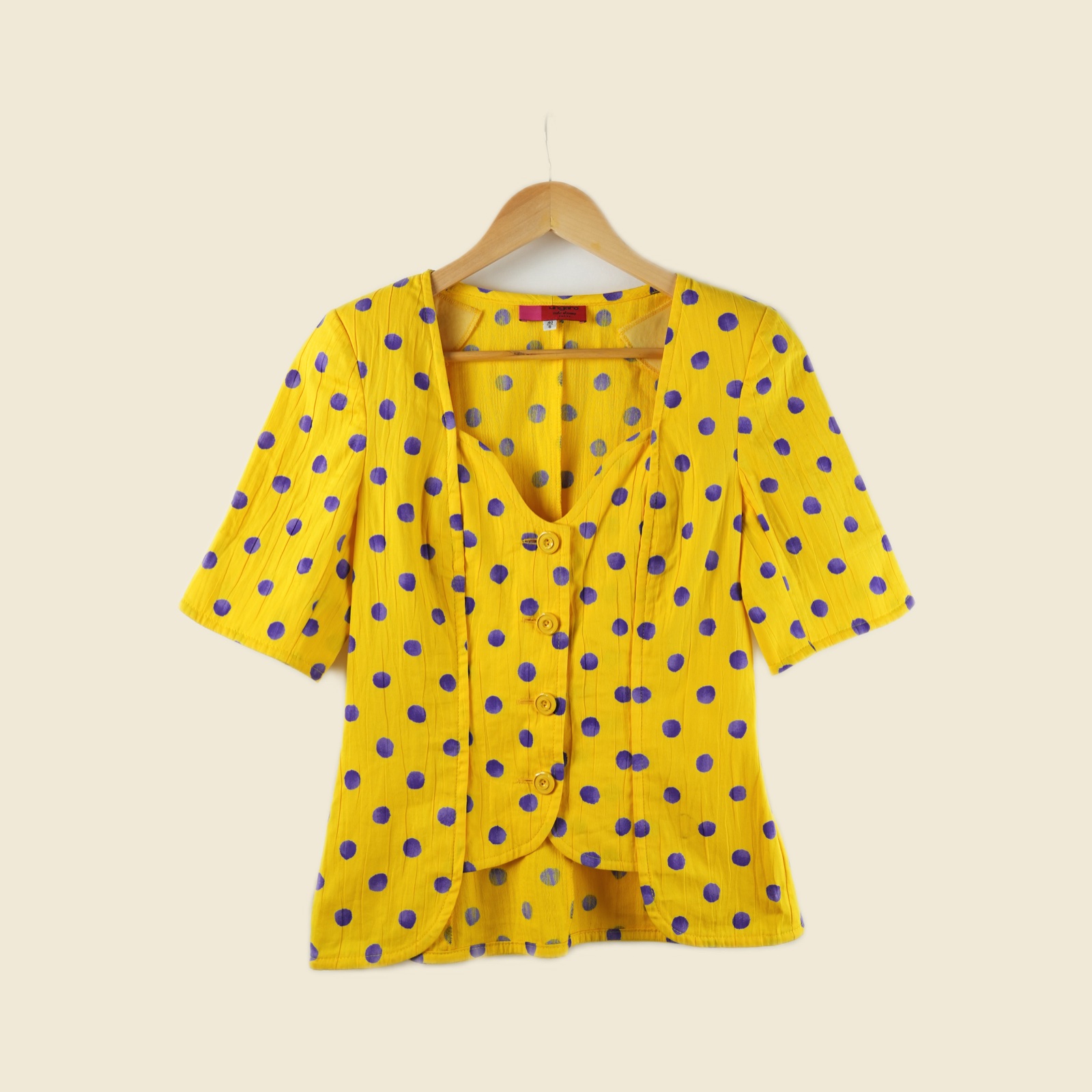 Blusa Emanuel Ungaro in cotone giallo a pois viola, spalline imbottite e doppio davanti a gilet