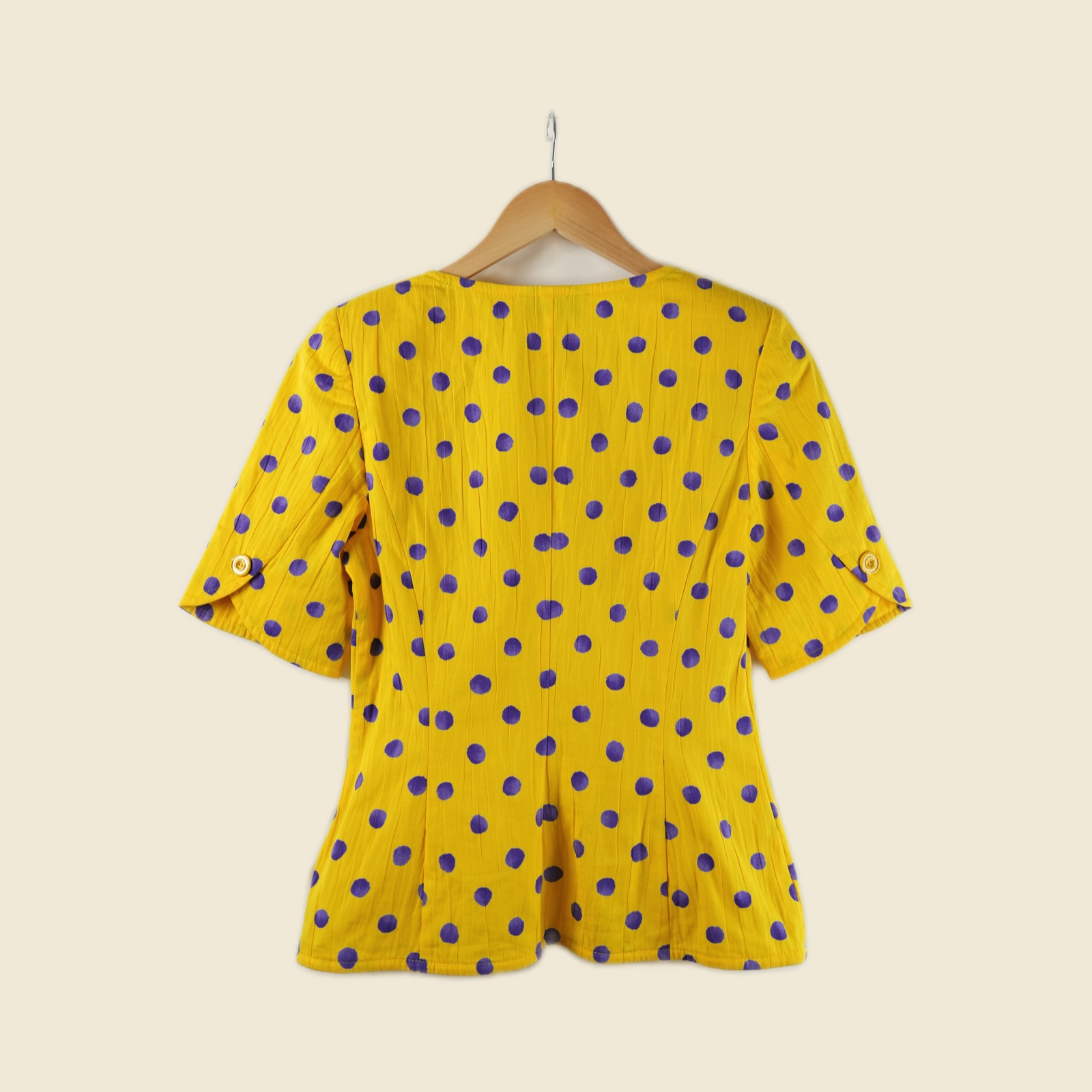 Blusa Emanuel Ungaro in cotone giallo a pois viola, spalline imbottite e doppio davanti a gilet — vista 4