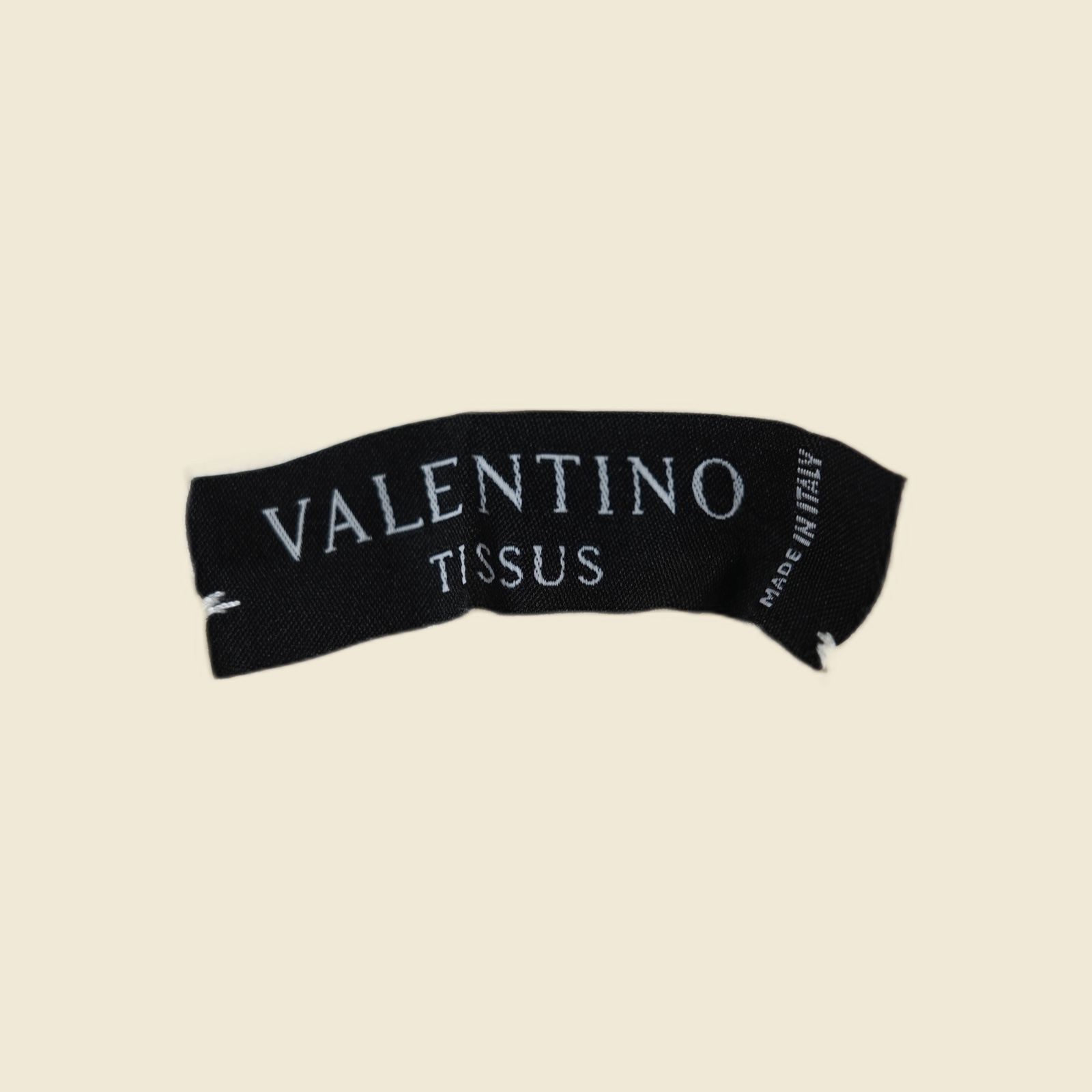 Blusa Valentino Tissus in velo avorio semitrasparente con ricami floreali su scollo e polsi — vista 4