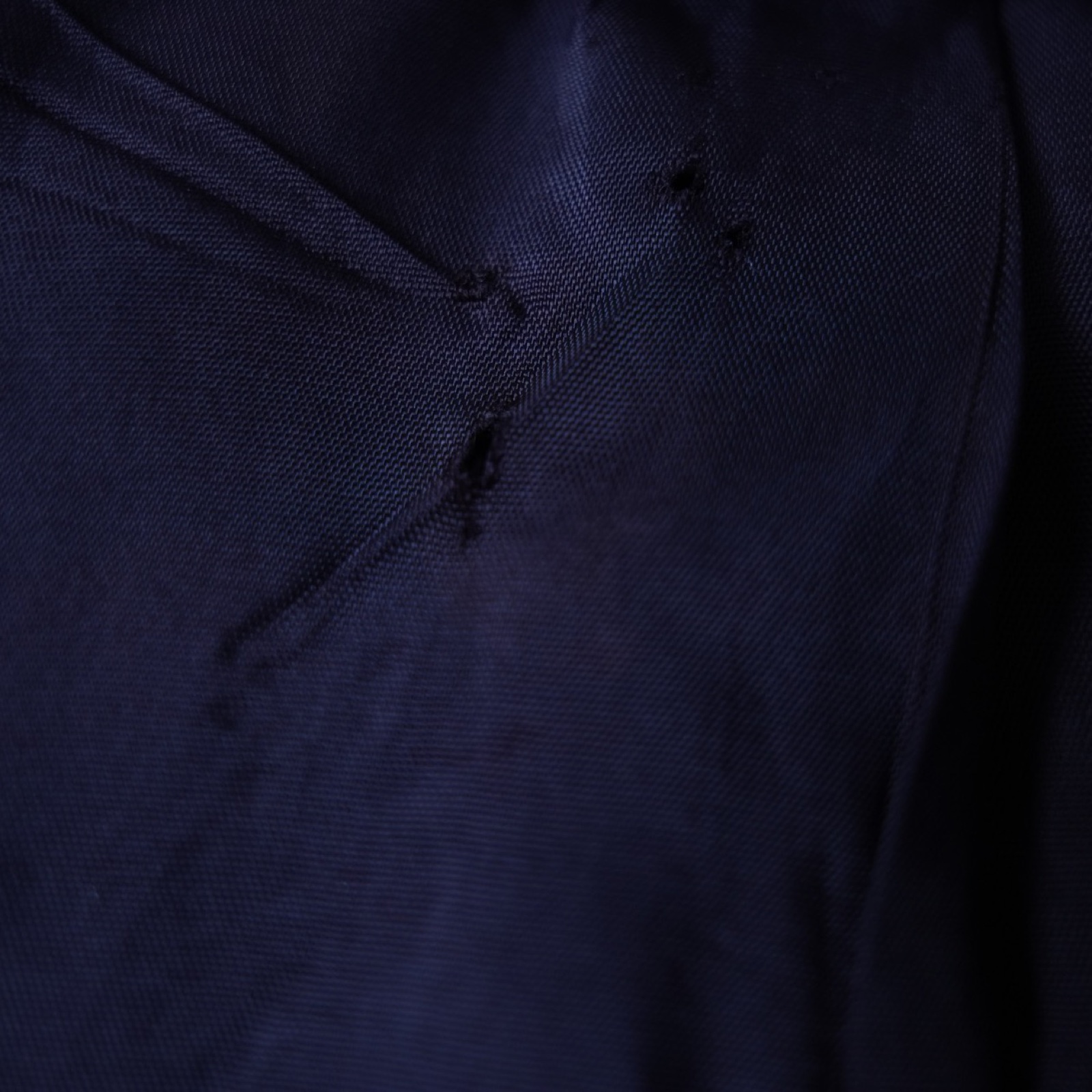 Giacca Christian Dior The Suit senza collo in lana diagonale bianca e nera, con bottoni in pelle blu — vista 4