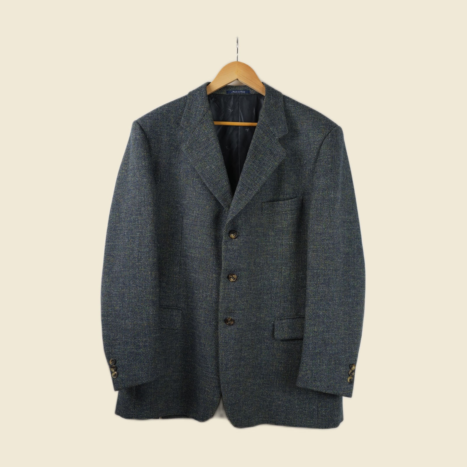 Giacca da uomo in tweed grigio-azzurro di Yves Saint Laurent, con chiusura a tre bottoni sul davanti