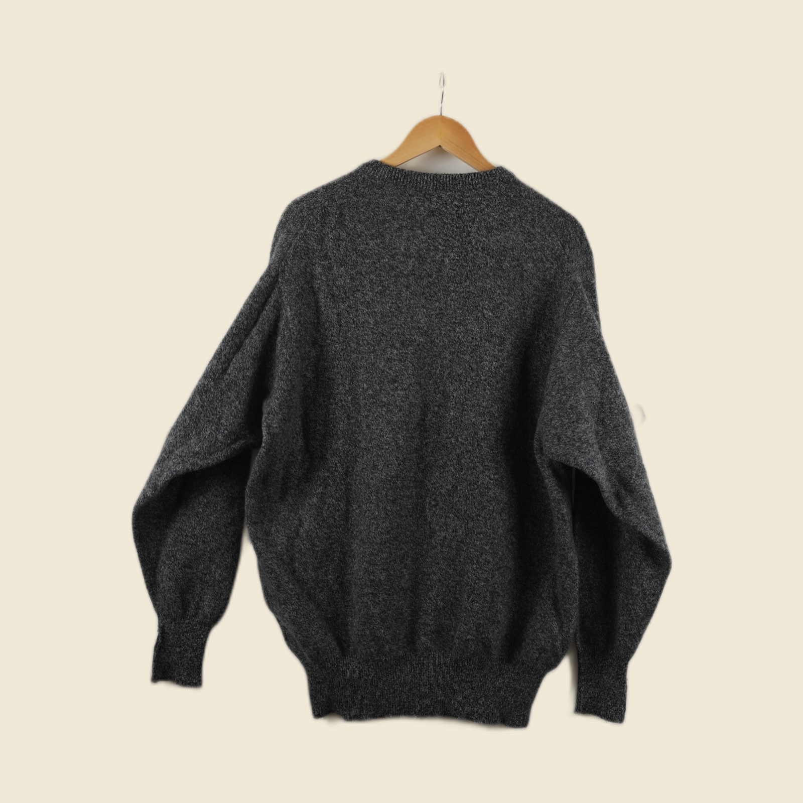 Maglione da uomo in lana grigio mélange di Barbour, con scollo a V e maniche lunghe — vista 4