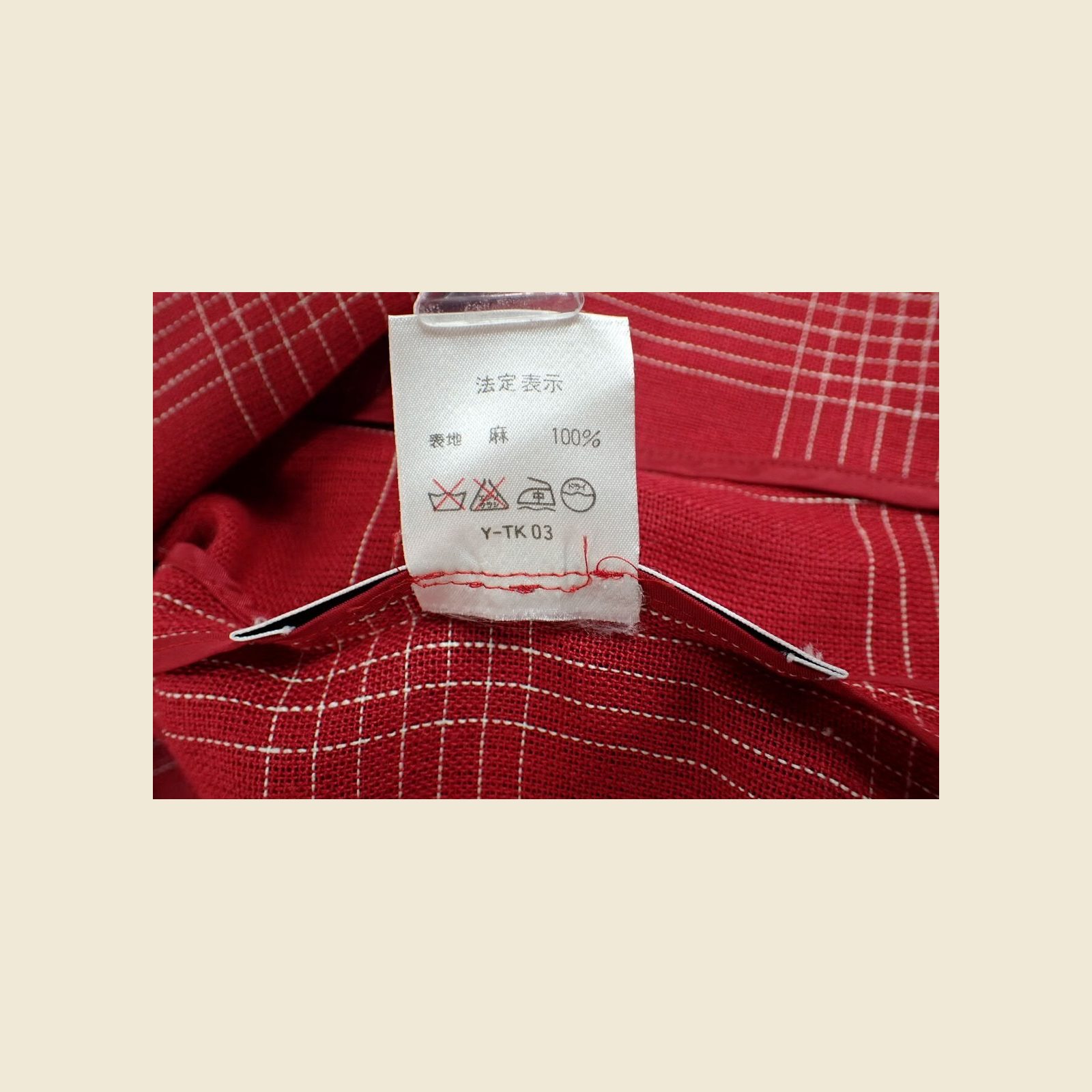 Giacca Christian Dior in lino rosso a quadri bianchi, revers ampi e un solo bottone rivestito, vista frontale su fondo chiaro — vista 5