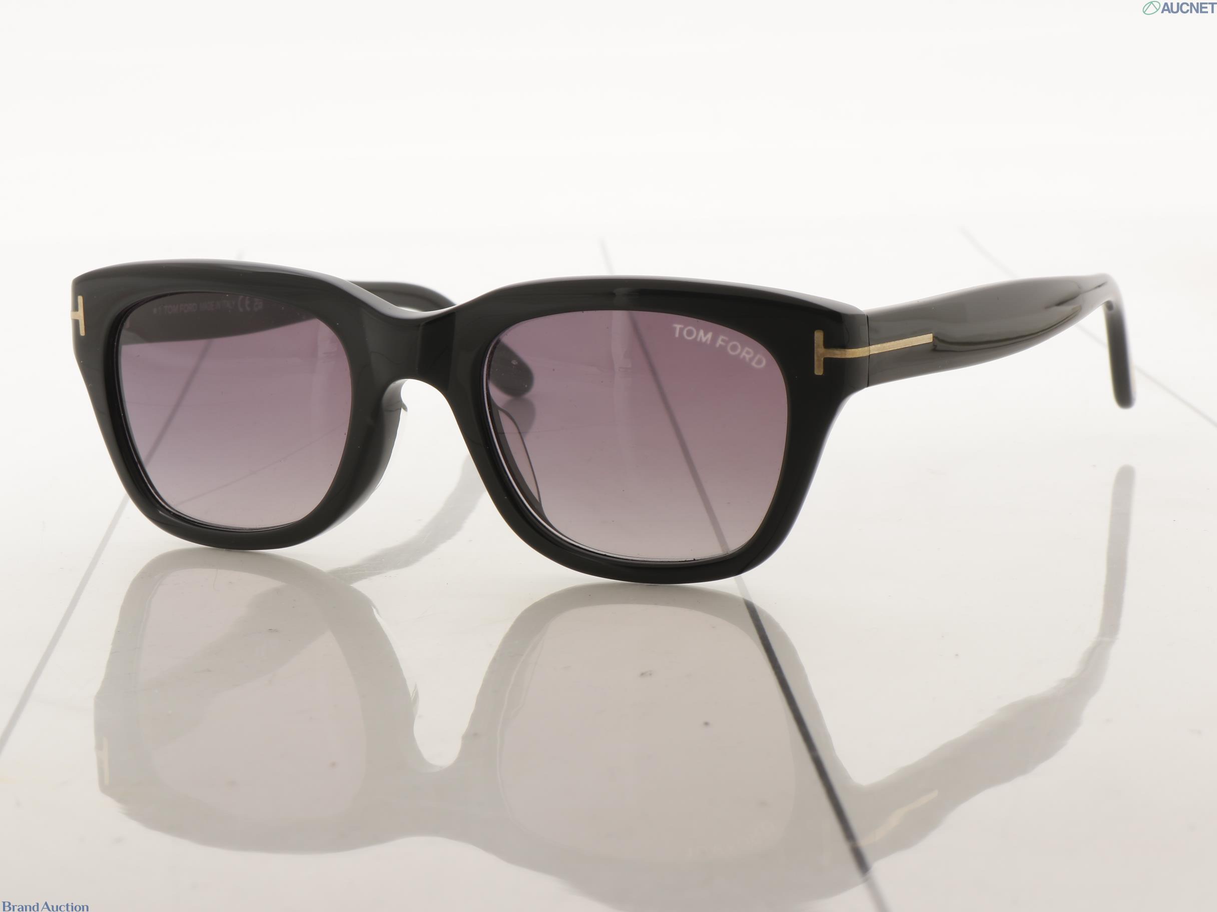 Occhiali da sole Tom Ford Snowdon TF237-F, montatura nera squadrata, lenti grigie sfumate e T dorata alle cerniere
