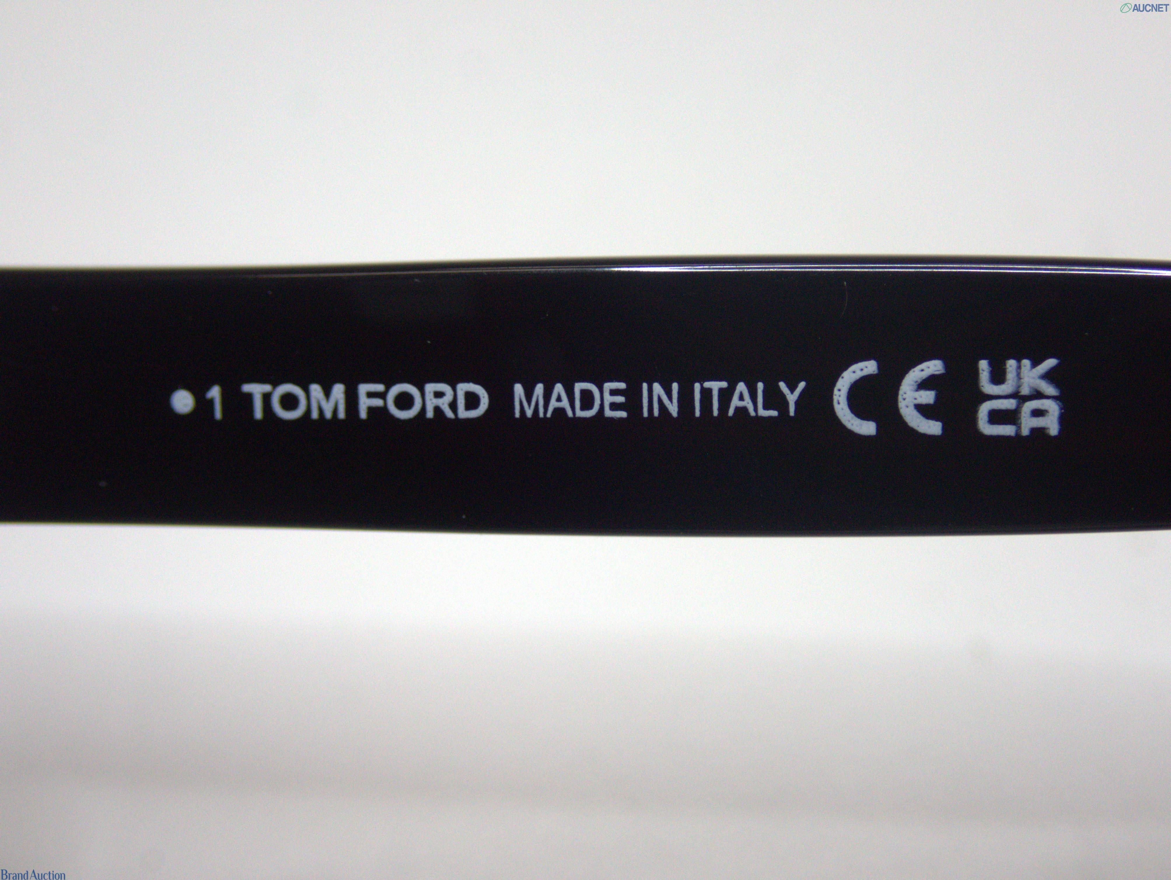 Occhiali da sole Tom Ford Snowdon TF237-F, montatura nera squadrata, lenti grigie sfumate e T dorata alle cerniere — vista 5