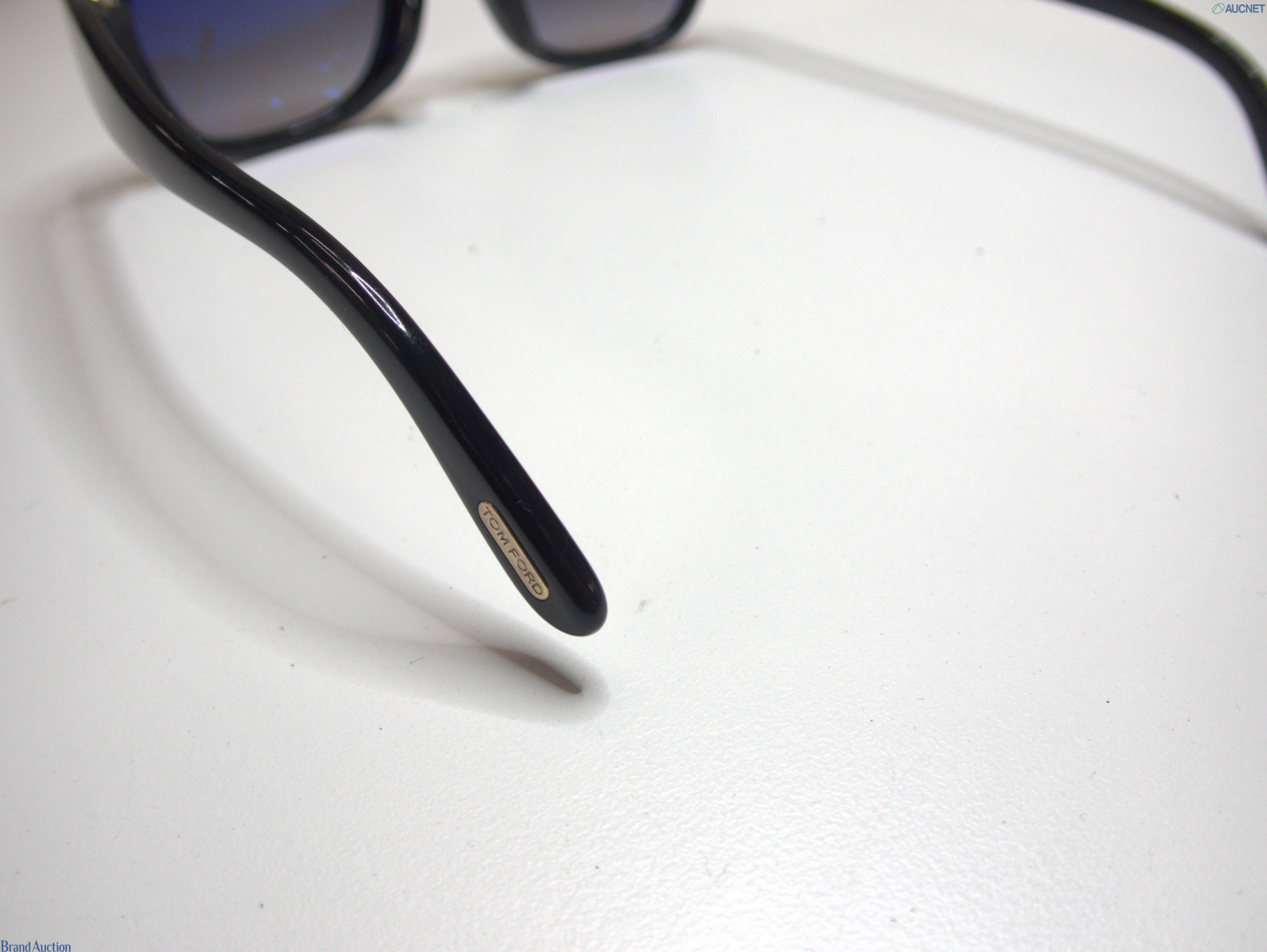 Occhiali da sole Tom Ford Snowdon TF237-F, montatura nera squadrata, lenti grigie sfumate e T dorata alle cerniere — vista 6