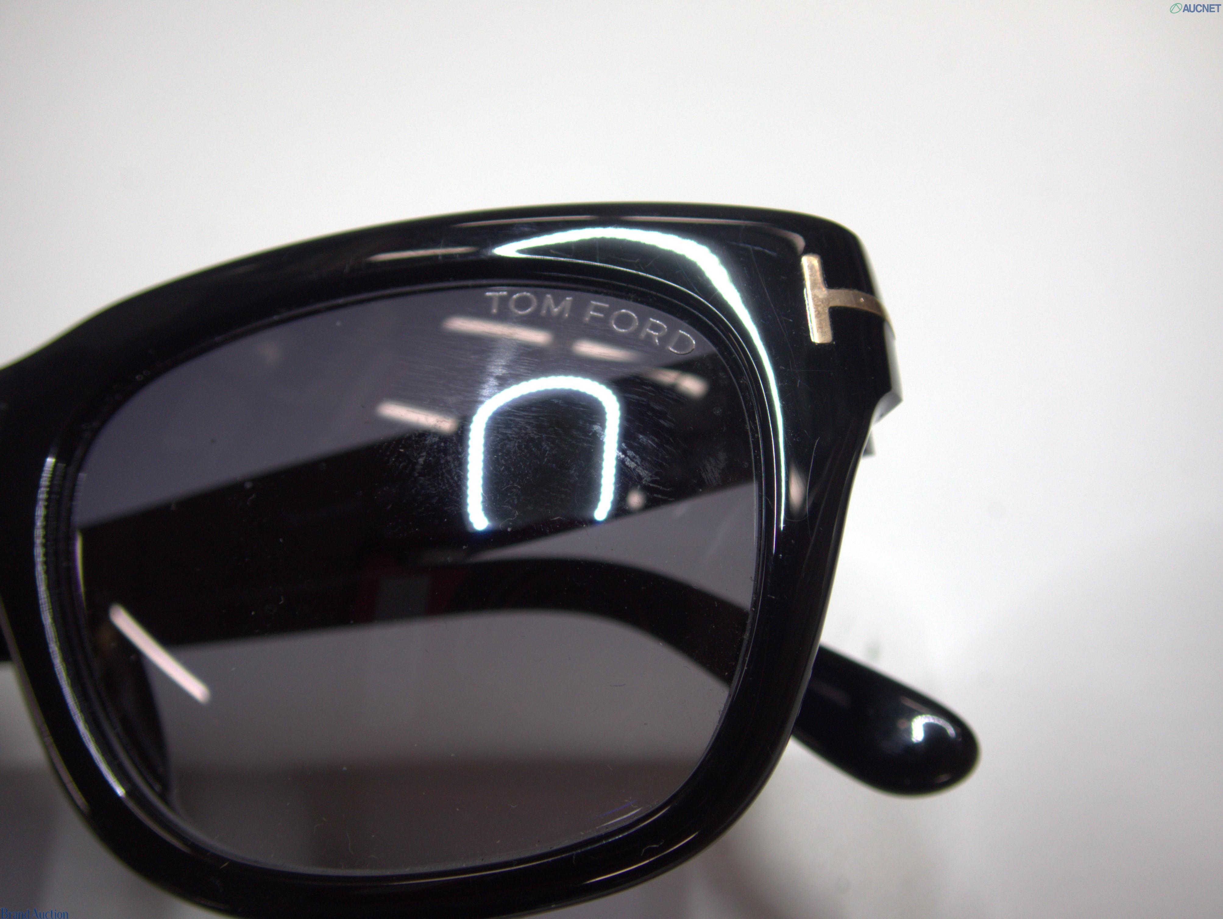 Occhiali da sole Tom Ford Snowdon TF237-F, montatura nera squadrata, lenti grigie sfumate e T dorata alle cerniere — vista 7