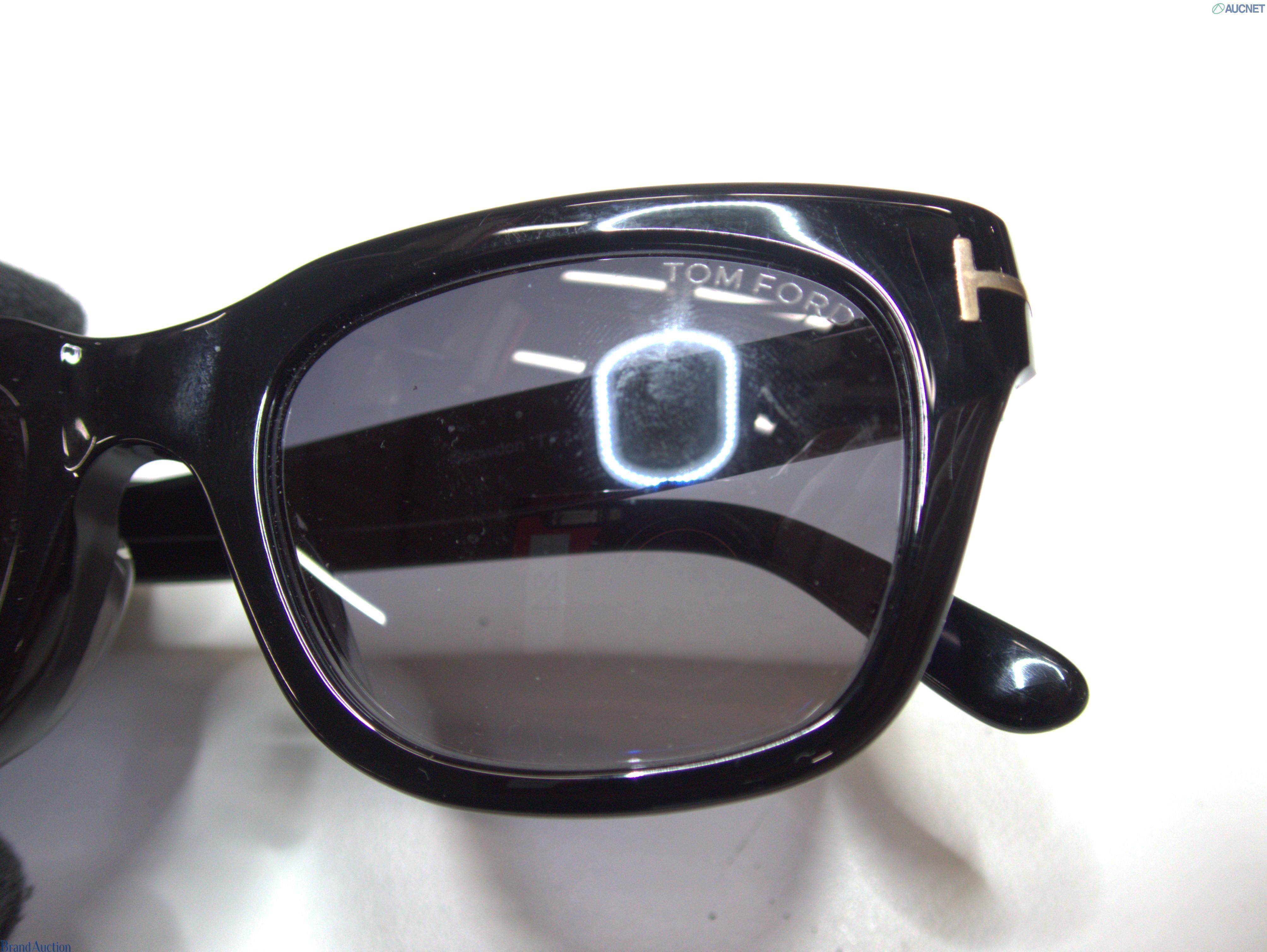Occhiali da sole Tom Ford Snowdon TF237-F, montatura nera squadrata, lenti grigie sfumate e T dorata alle cerniere — vista 8
