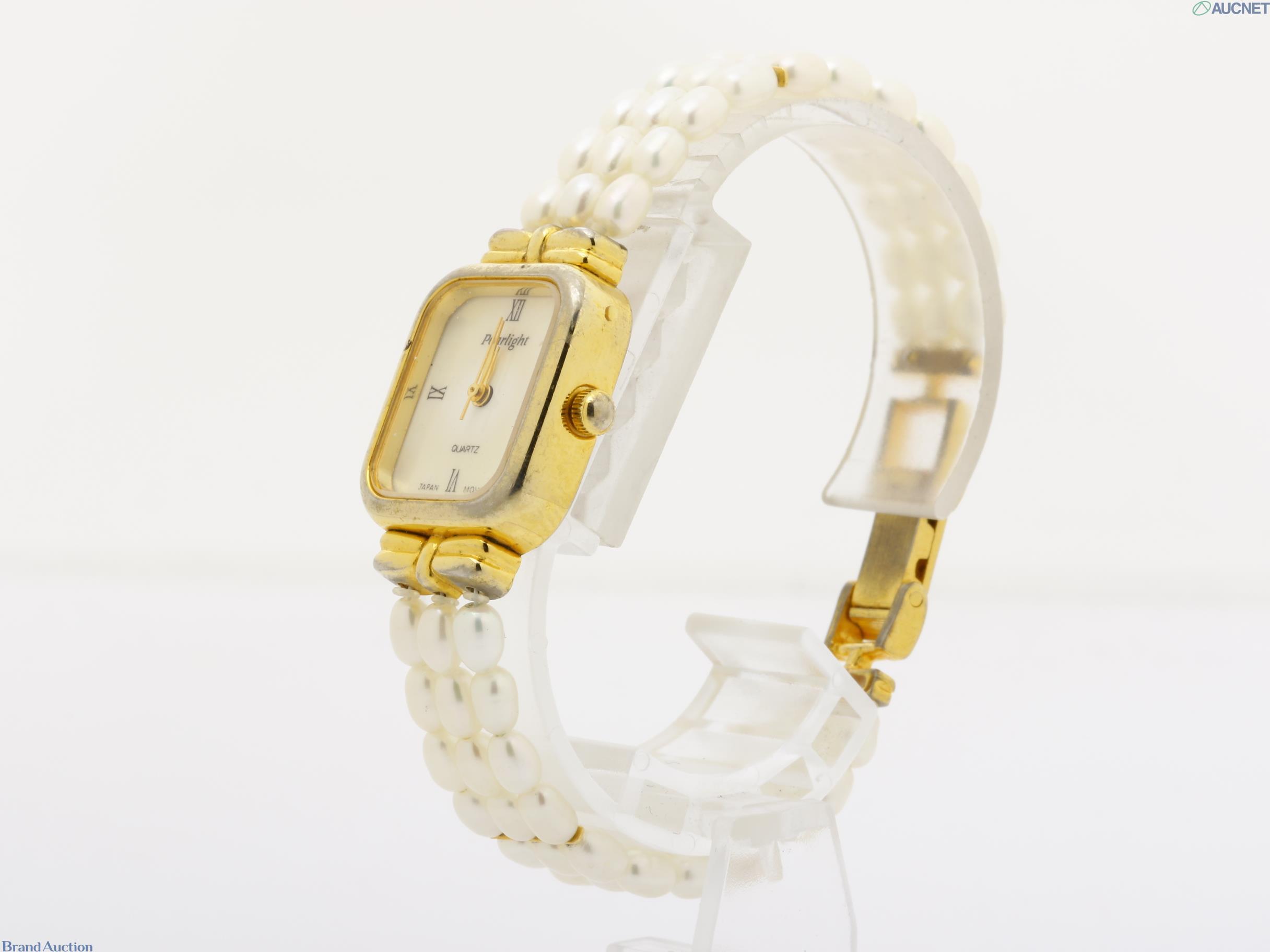 Orologio da donna Pearlight con cassa rettangolare dorata, quadrante crema a numeri romani e bracciale a tre fili di perle — vista 2