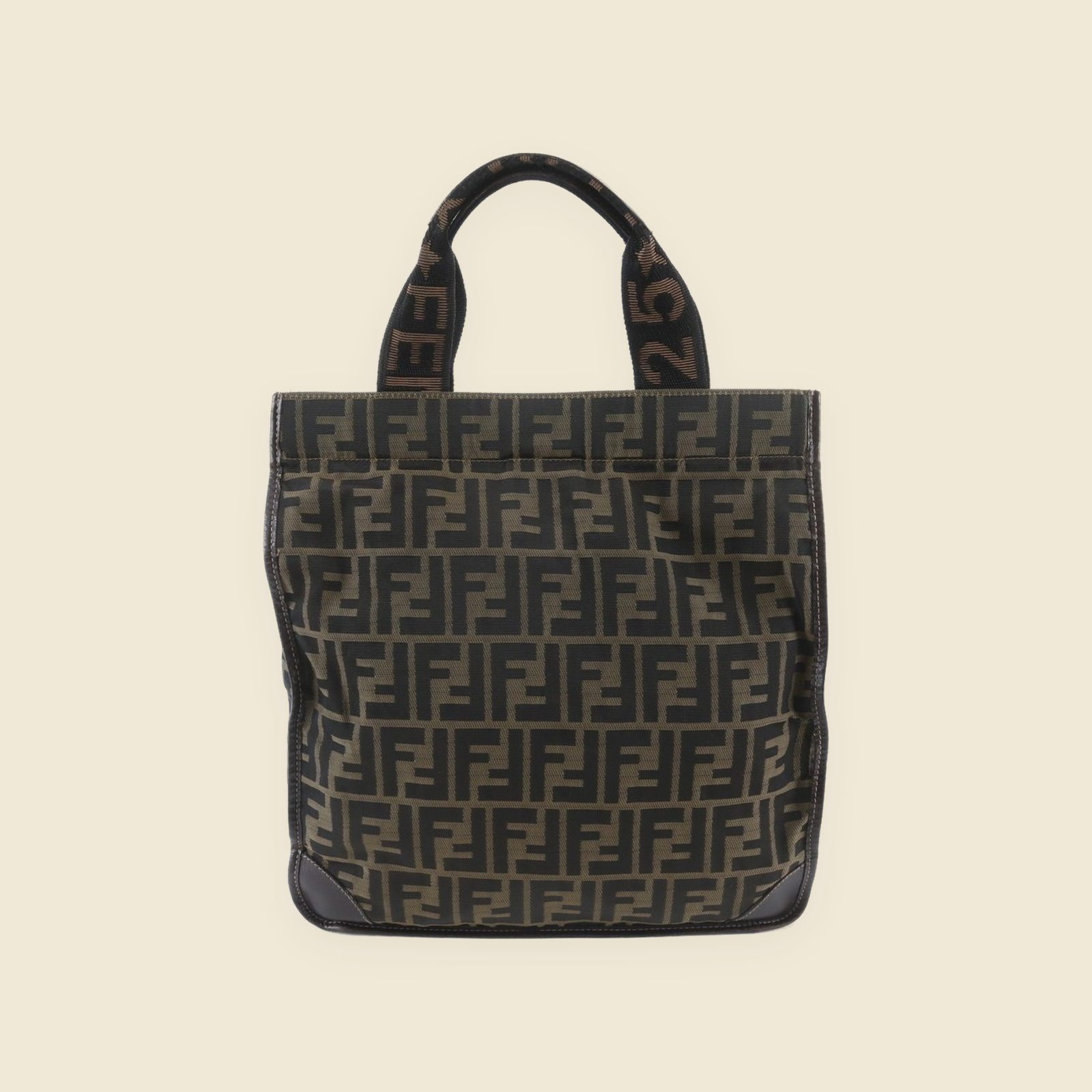 Borsa Fendi in tessuto con monogramma FF marrone e tabacco, manici in nastro con logo e profili scuri, vista frontale — vista 3
