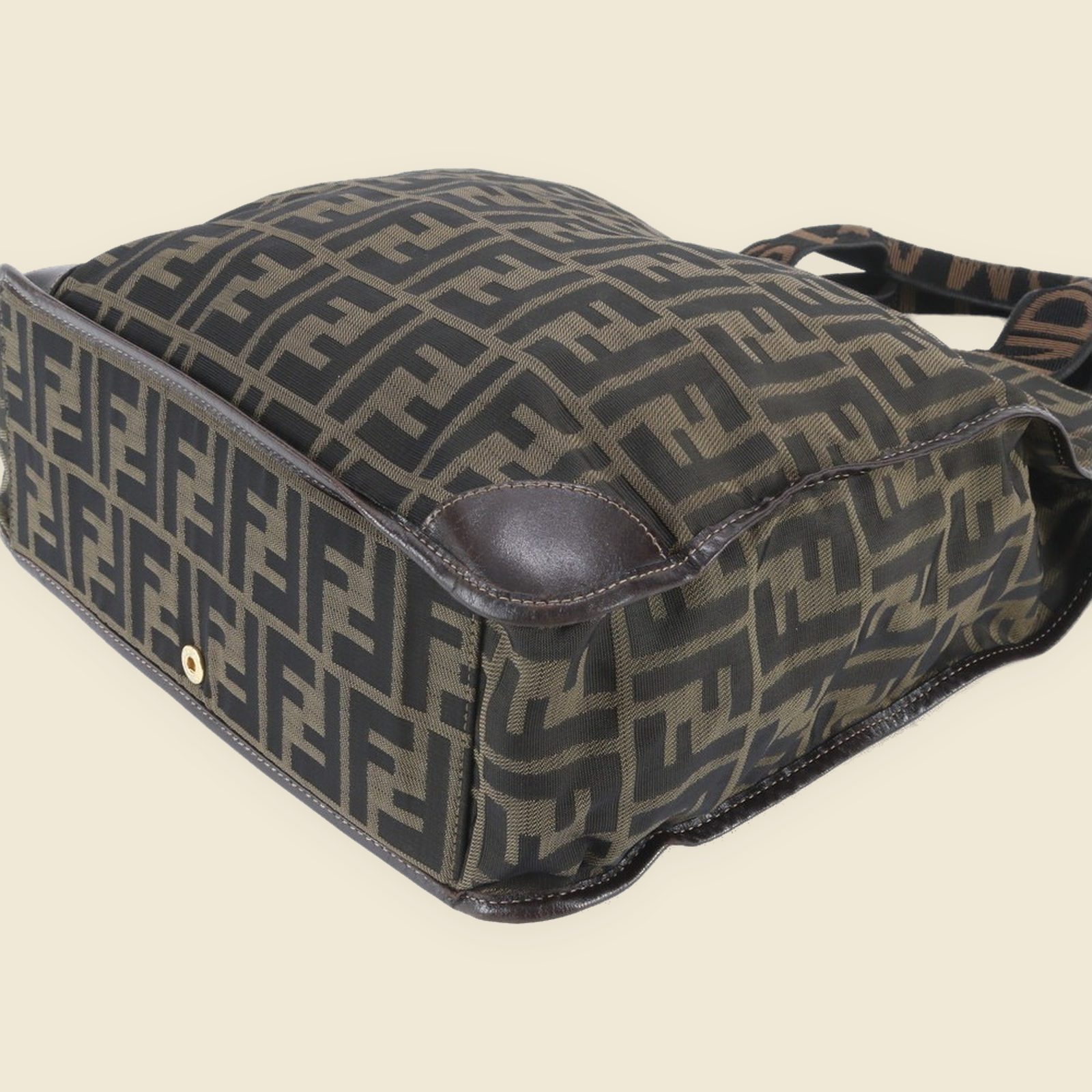 Borsa Fendi in tessuto con monogramma FF marrone e tabacco, manici in nastro con logo e profili scuri, vista frontale — vista 4