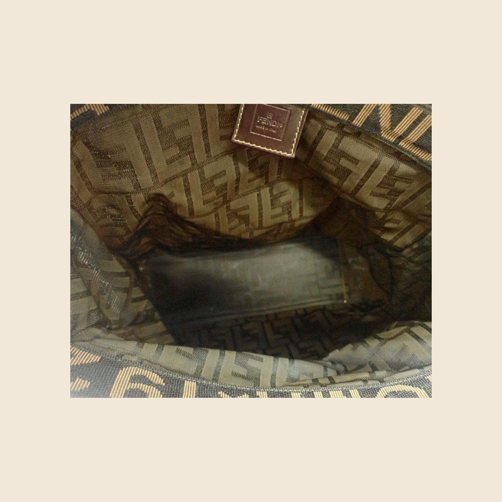 Borsa Fendi in tessuto con monogramma FF marrone e tabacco, manici in nastro con logo e profili scuri, vista frontale — vista 7