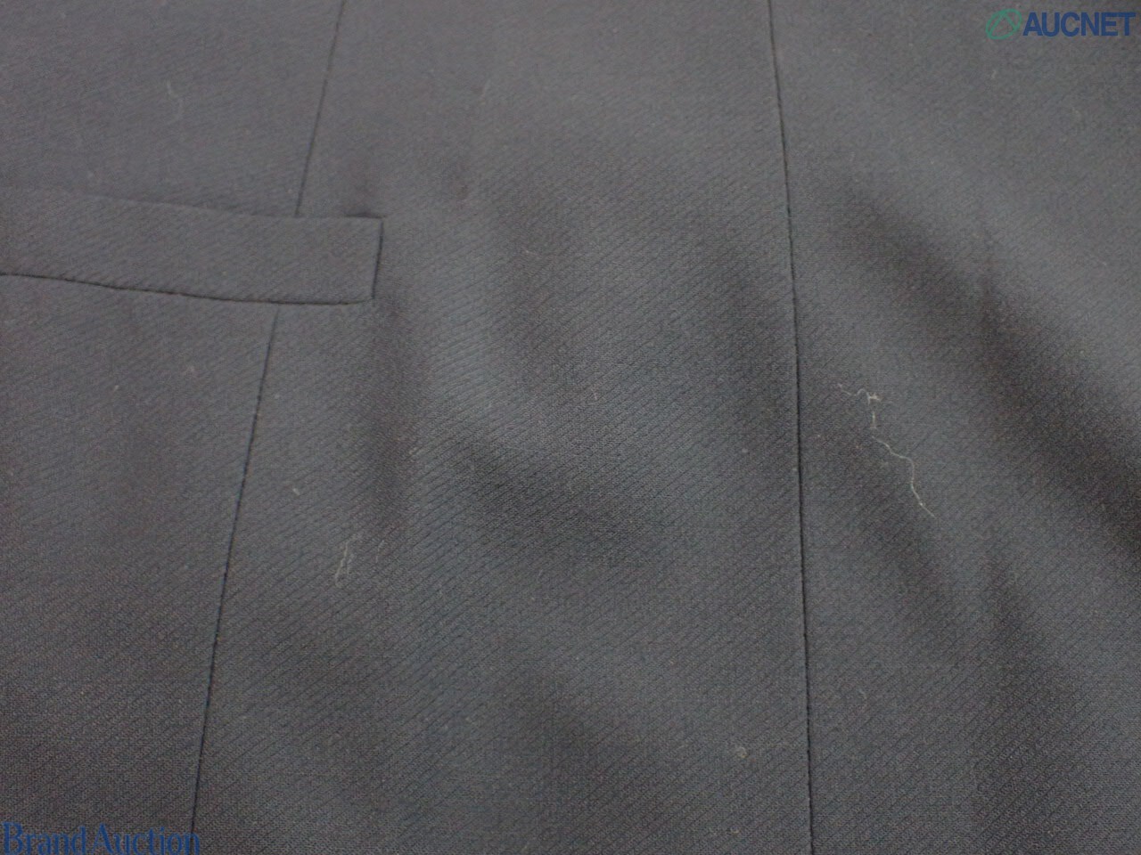 Tailleur Versace su manichino: giacca blu notte a un bottone con polsini in pied-de-poule e gonna coordinata — vista 6