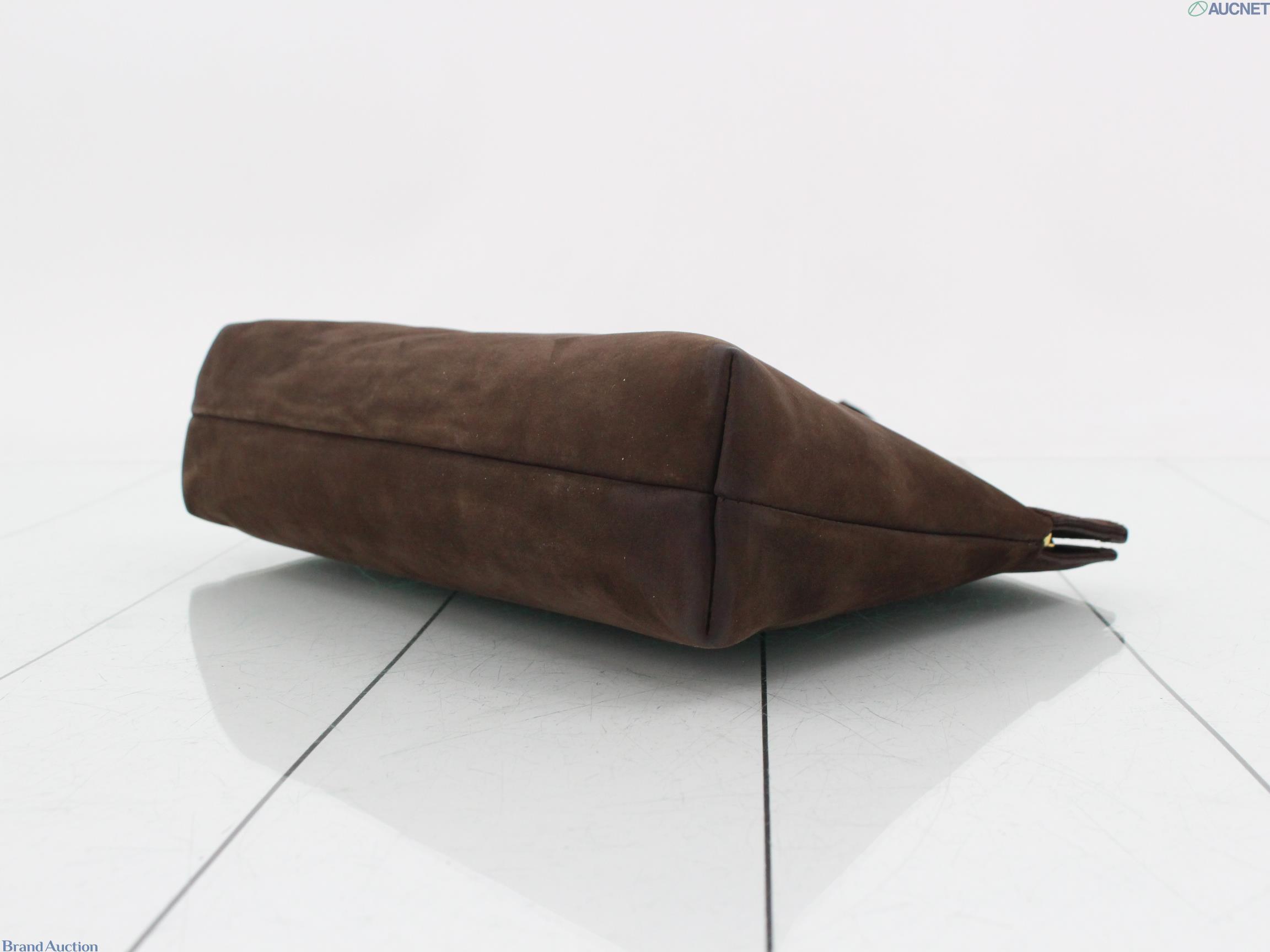 Borsa a spalla Ferragamo marrone scamosciata, fascia in gros-grain con placca Vara dorata, vista frontale — vista 10