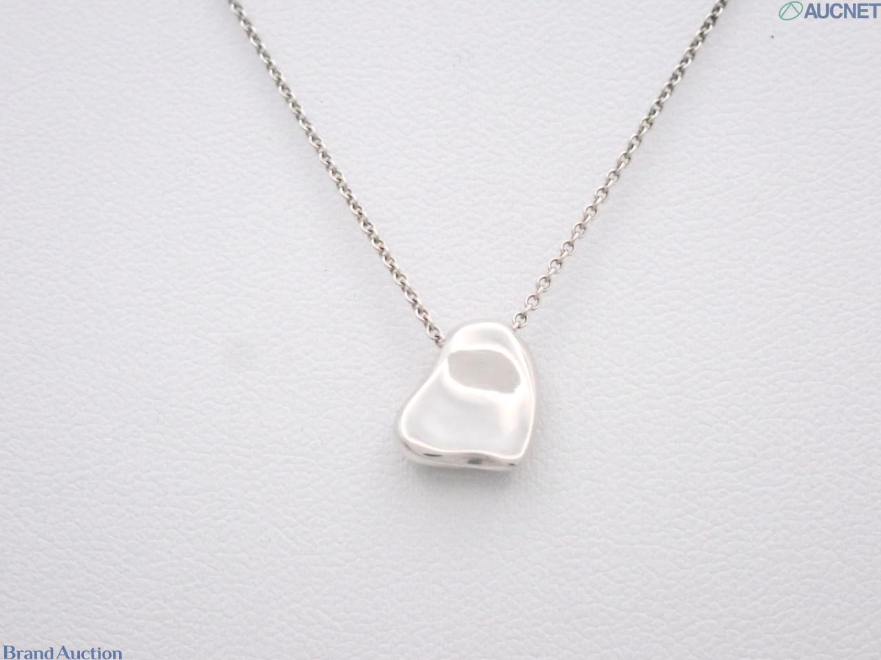 Collana Tiffany & Co. con pendente a cuore di Elsa Peretti su catena sottile color argento, vista frontale — vista 2