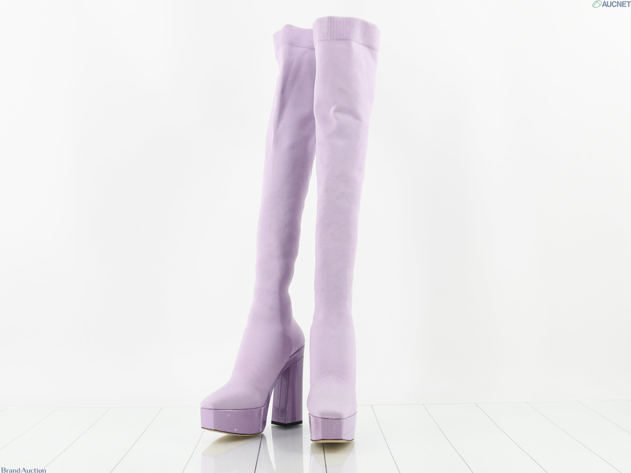 Stivali sopra il ginocchio Jimmy Choo color lilla con gambale a calza, plateau e tacco largo in vernice, vista frontale