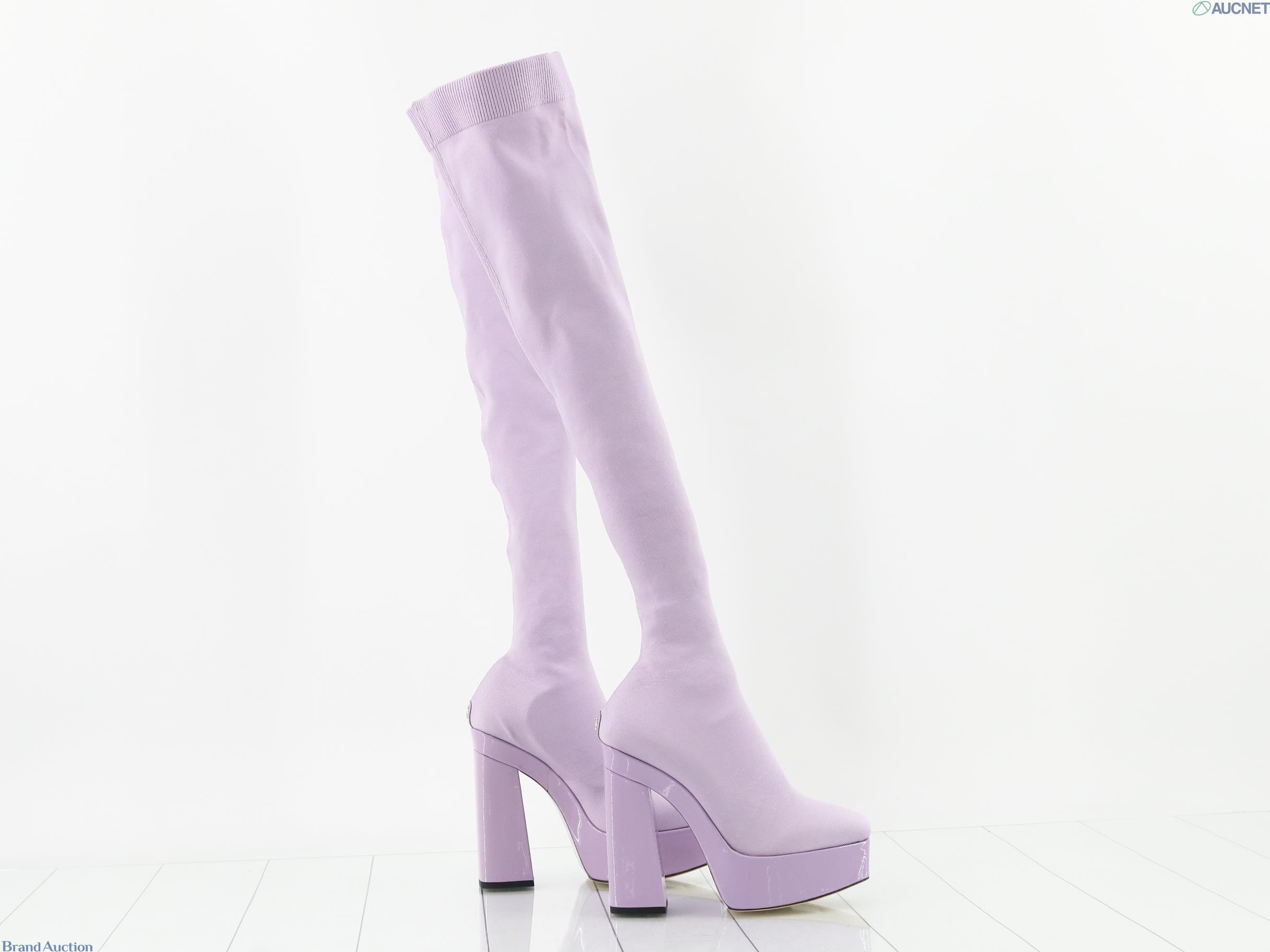 Stivali sopra il ginocchio Jimmy Choo color lilla con gambale a calza, plateau e tacco largo in vernice, vista frontale — vista 2