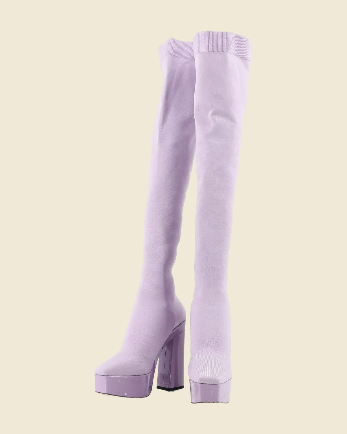Stivali sopra il ginocchio Jimmy Choo color lilla con gambale a calza, plateau e tacco largo in vernice, vista frontale