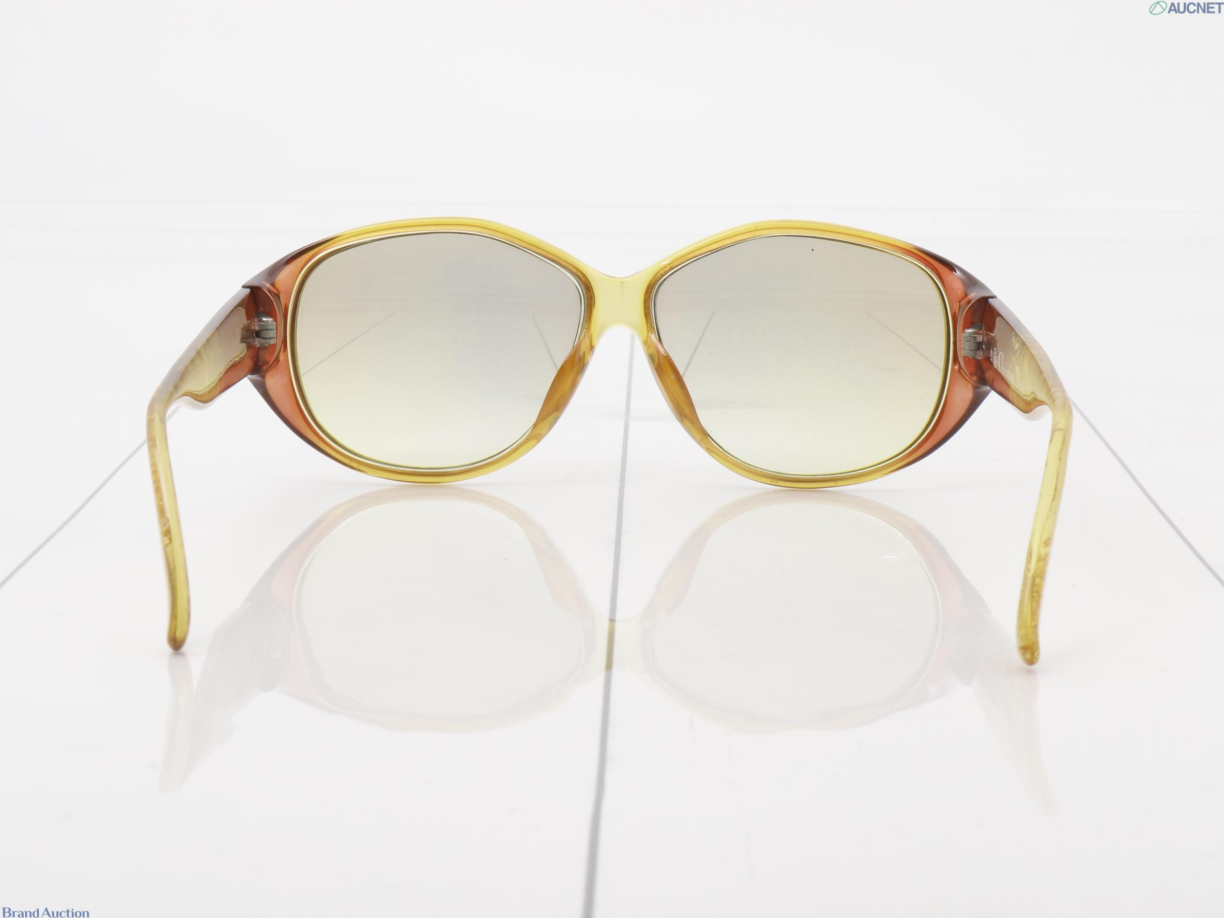 Occhiali da sole Christian Dior, montatura ampia sfumata dal miele al bruno, aste con inclusioni dorate e sigla CD in metallo — vista 11