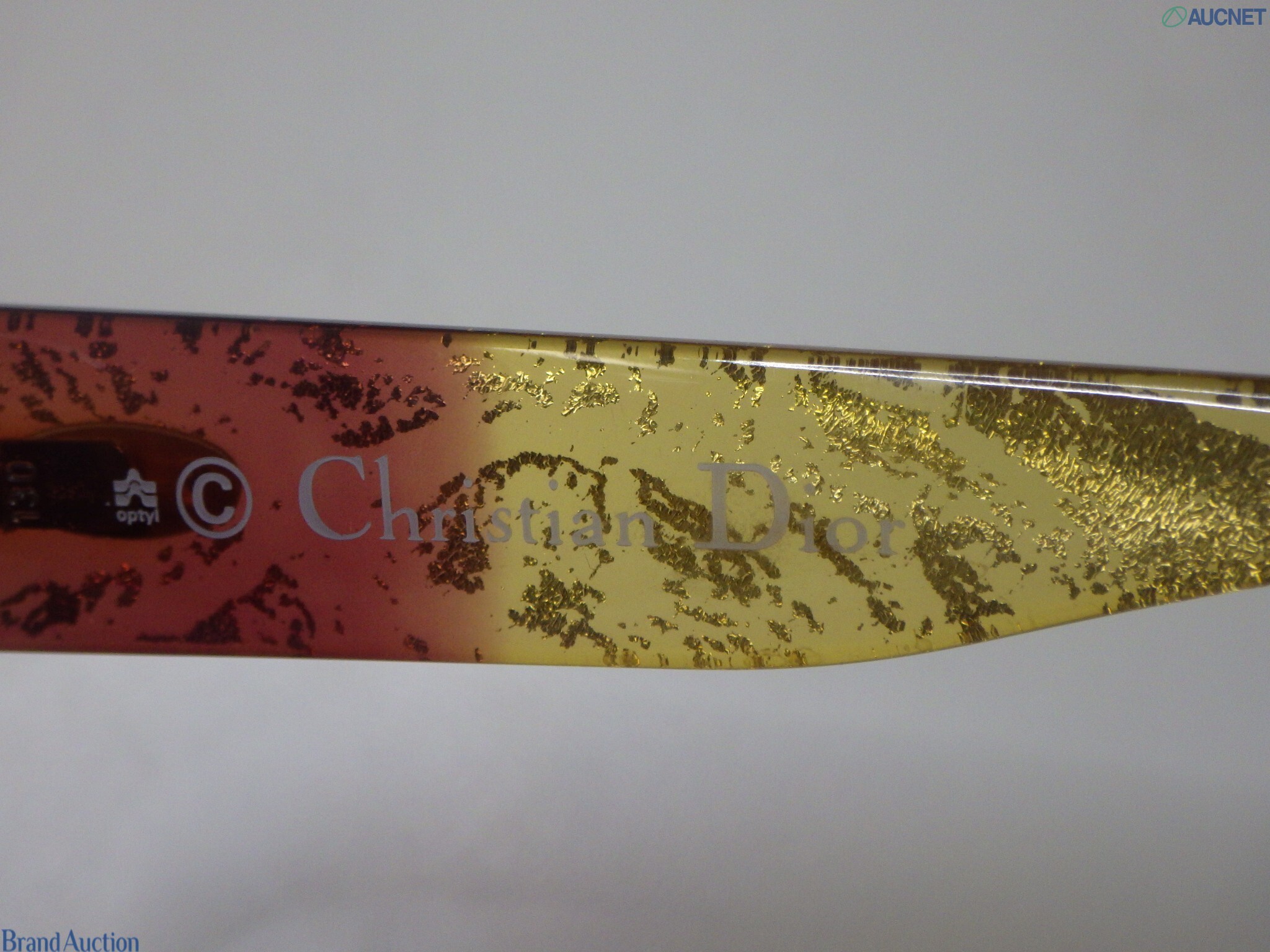 Occhiali da sole Christian Dior, montatura ampia sfumata dal miele al bruno, aste con inclusioni dorate e sigla CD in metallo — vista 7