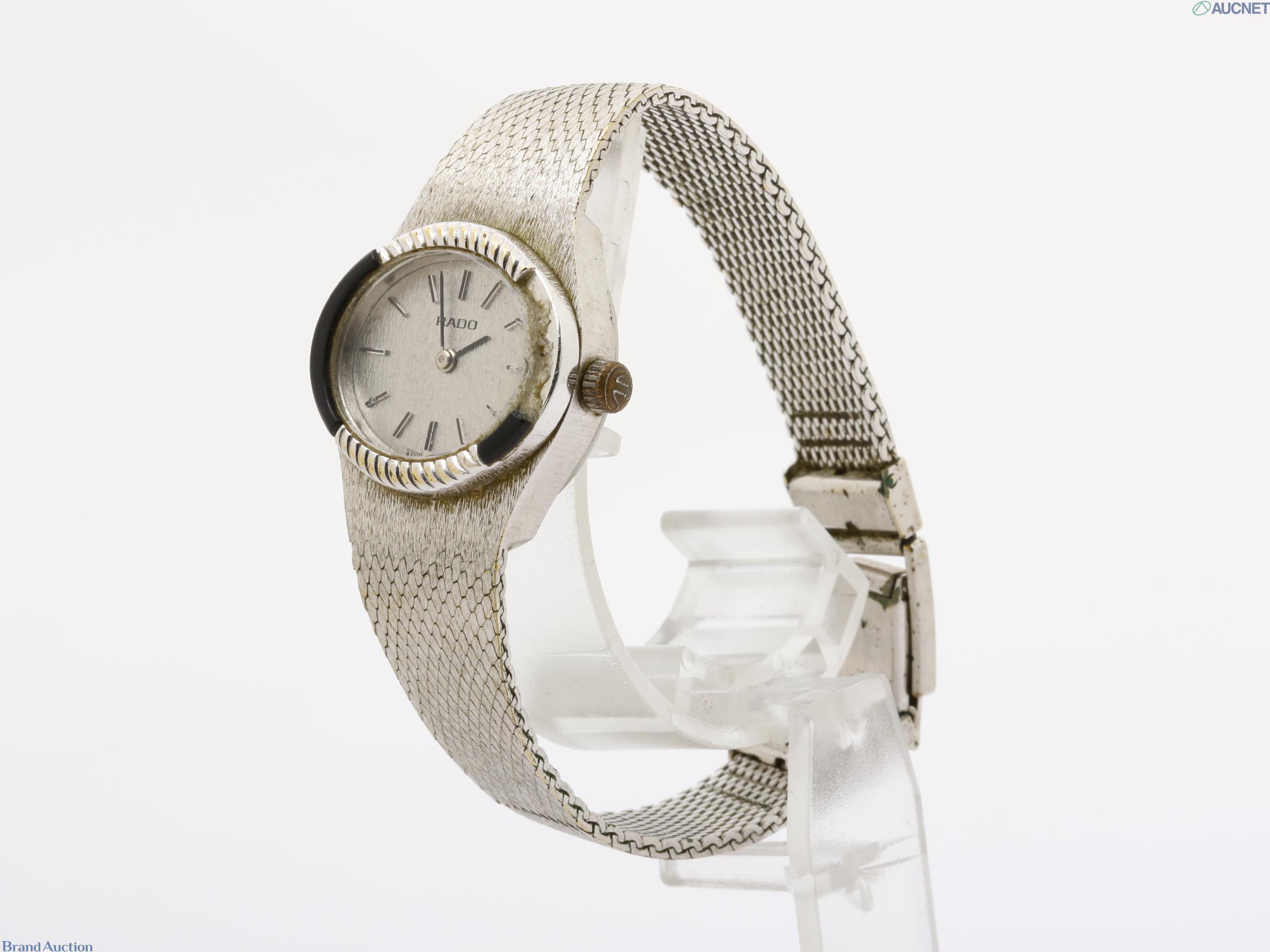 Orologio Rado da donna in tono argento, quadrante ovale, lunetta con inserti neri e bracciale a maglia integrato — vista 2