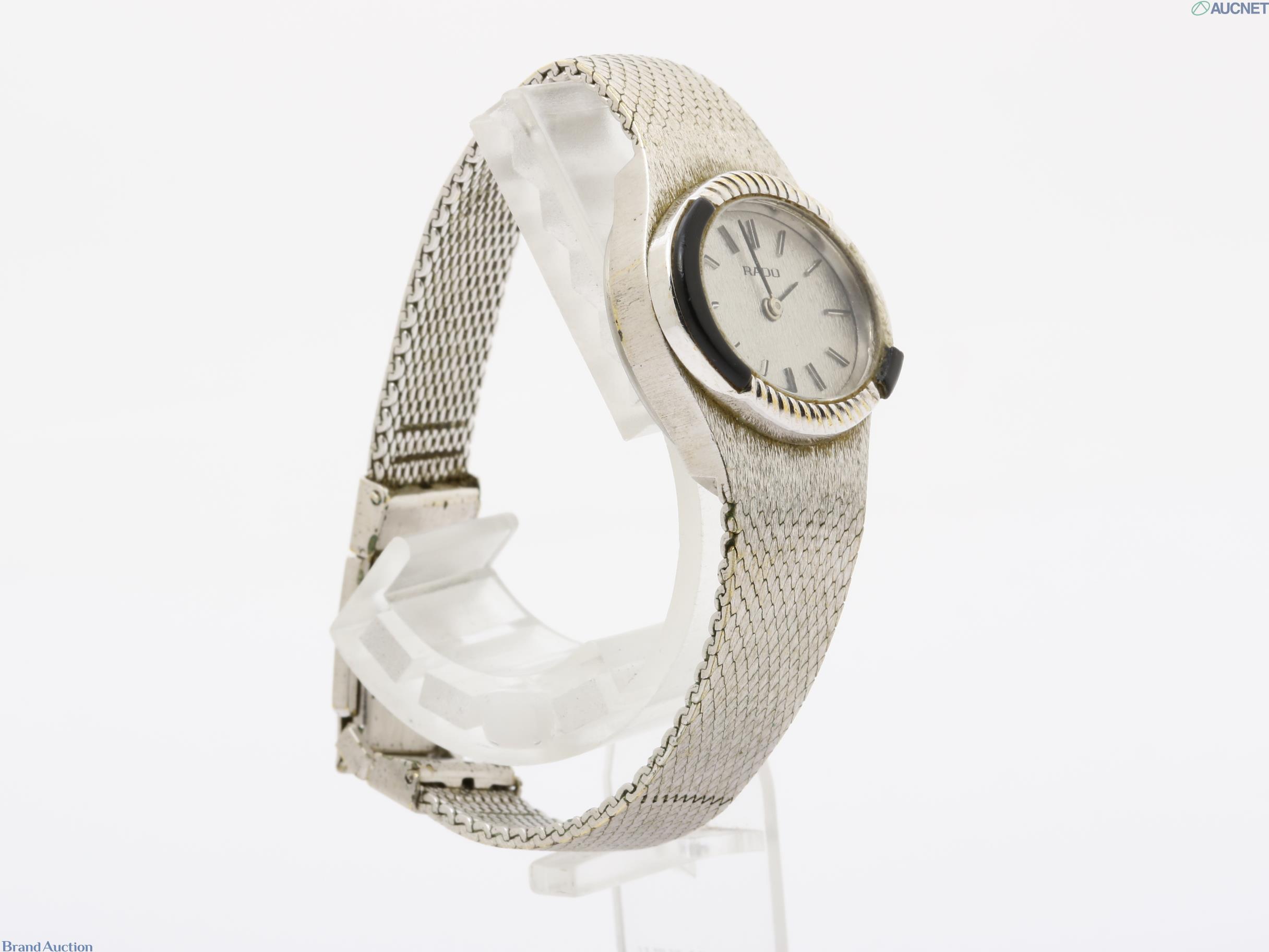 Orologio Rado da donna in tono argento, quadrante ovale, lunetta con inserti neri e bracciale a maglia integrato — vista 3