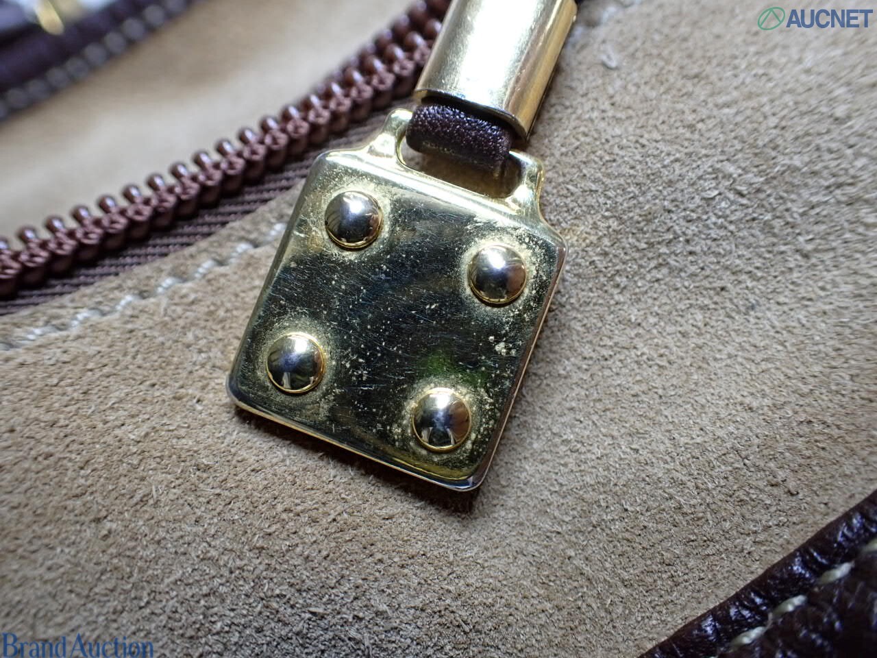 Borsa Boston Loewe in camoscio color tabacco con manici, profili e angoli in pelle marrone e anagramma impresso al centro — vista 15