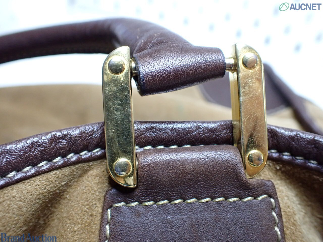 Borsa Boston Loewe in camoscio color tabacco con manici, profili e angoli in pelle marrone e anagramma impresso al centro — vista 16
