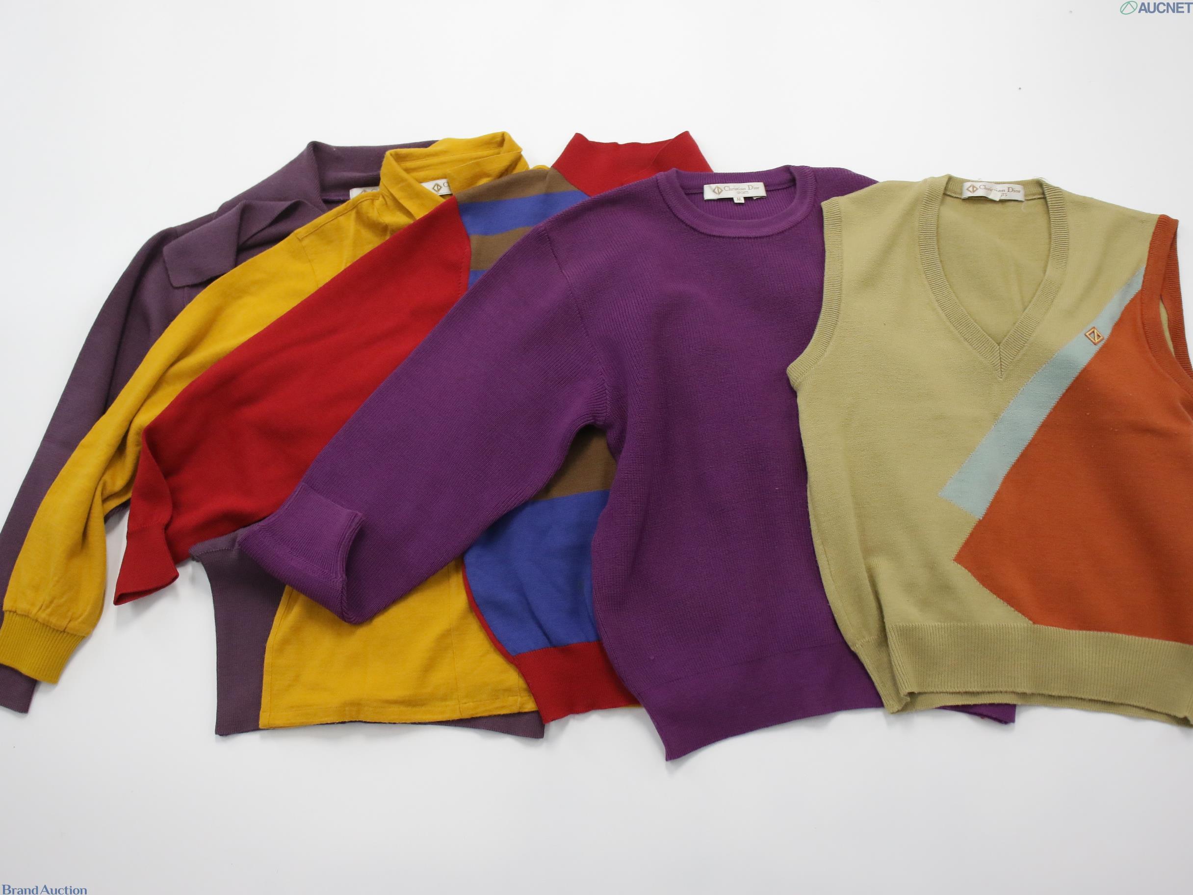 Cinque maglie Christian Dior a ventaglio: prugna, senape, rossa a righe, girocollo viola e gilet sabbia e arancio