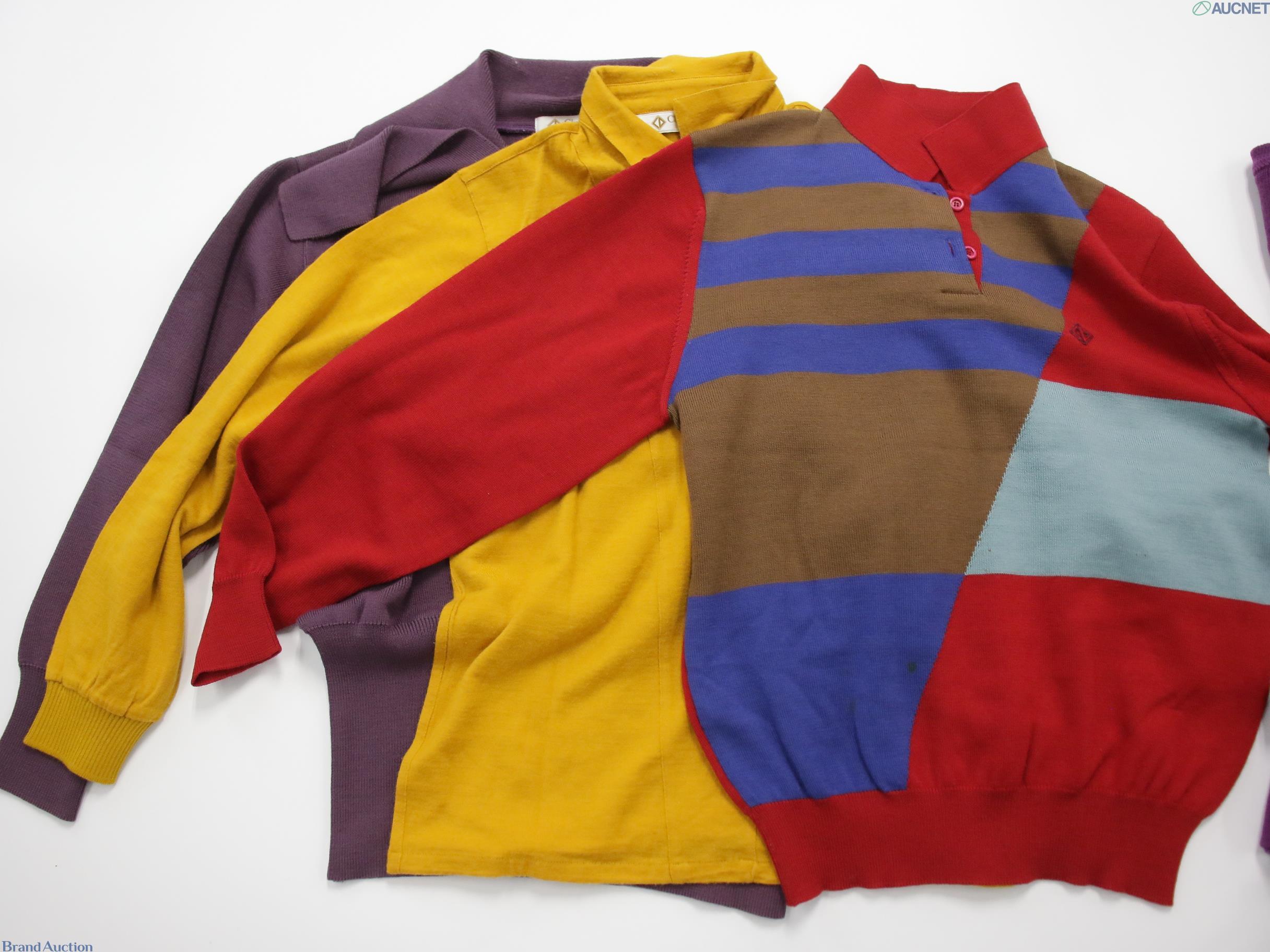 Cinque maglie Christian Dior a ventaglio: prugna, senape, rossa a righe, girocollo viola e gilet sabbia e arancio — vista 2