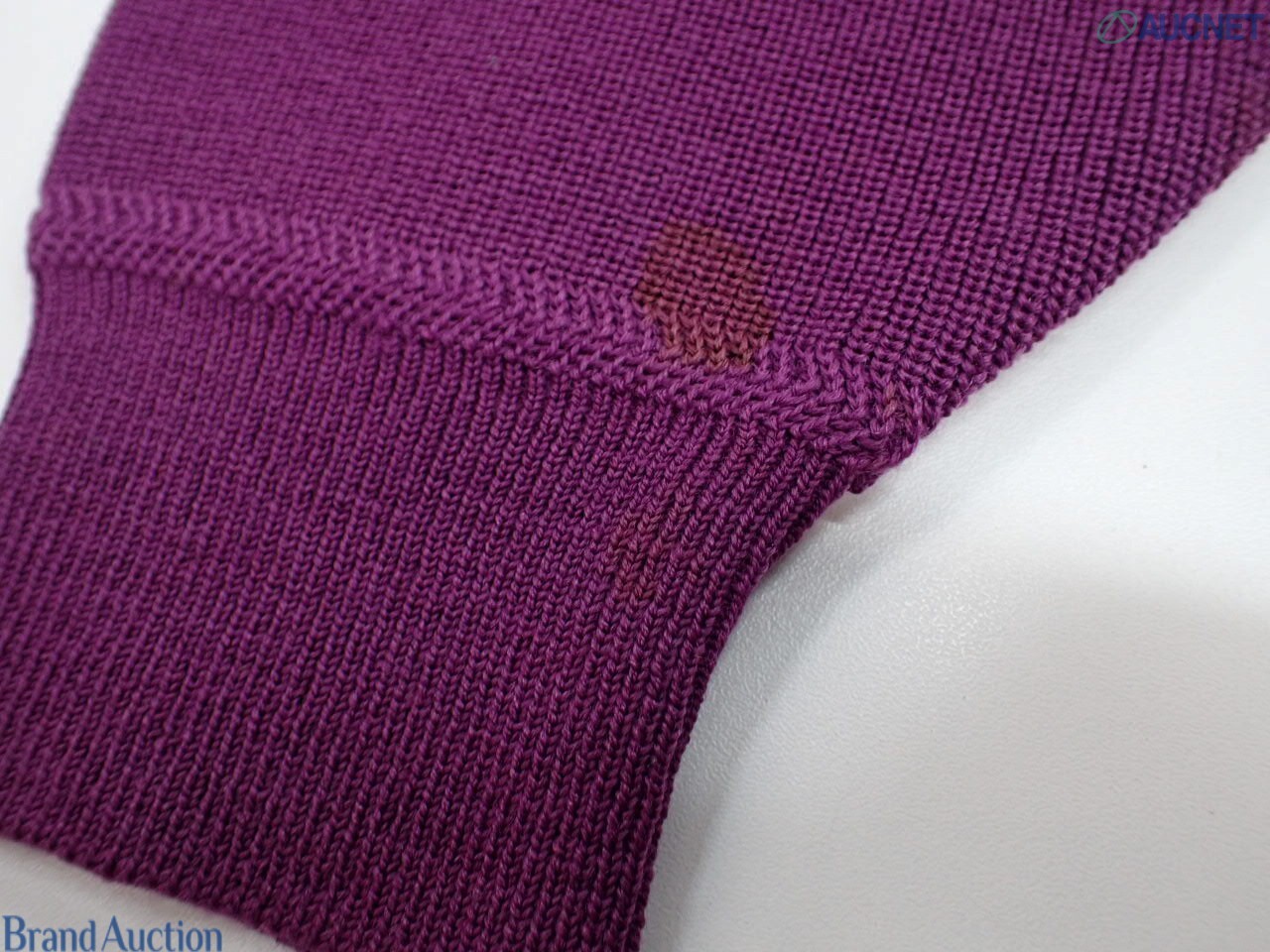 Cinque maglie Christian Dior a ventaglio: prugna, senape, rossa a righe, girocollo viola e gilet sabbia e arancio — vista 5