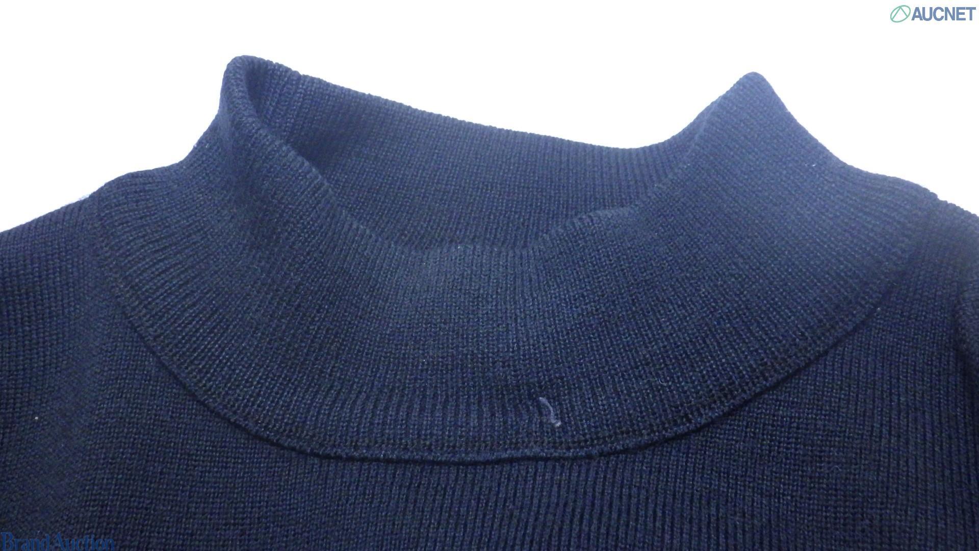 Maglia nera Christian Dior a collo alto su manichino, a coste fini, con maniche lunghe e cuciture che segnano la vita — vista 7