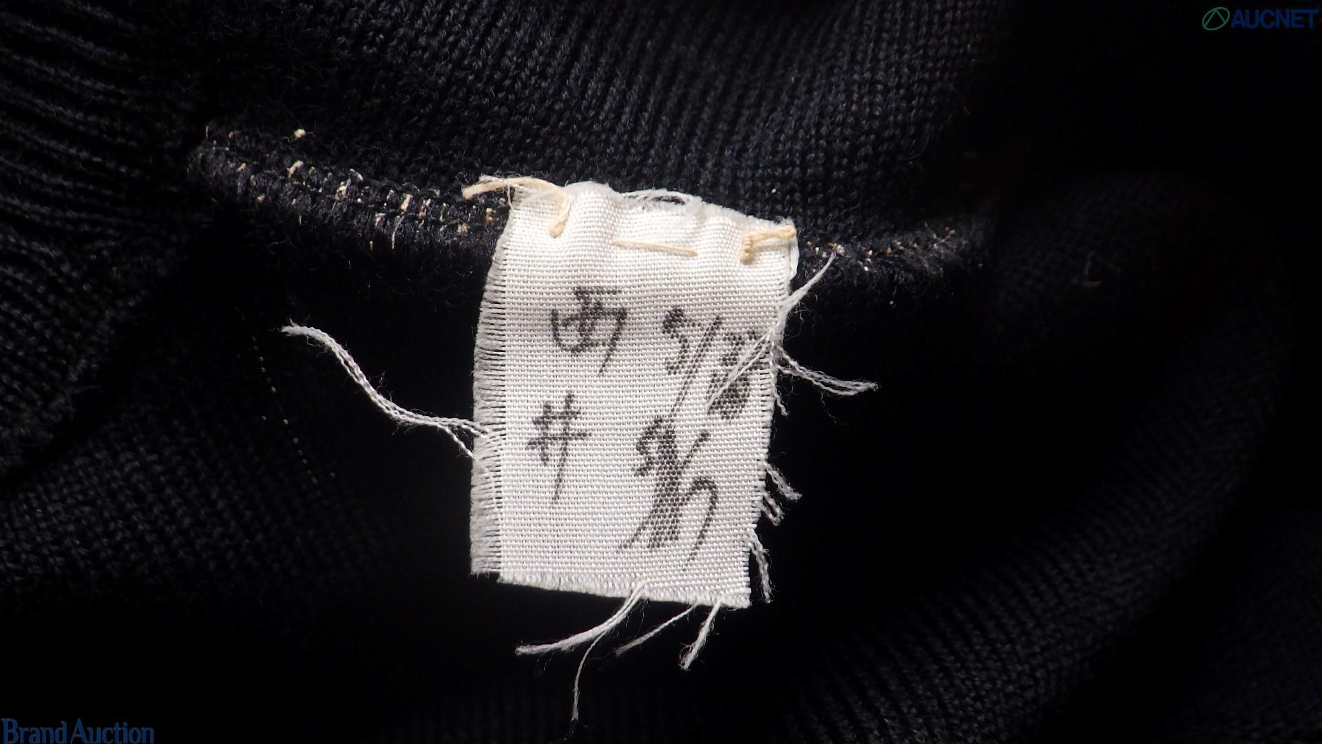 Maglia nera Christian Dior a collo alto su manichino, a coste fini, con maniche lunghe e cuciture che segnano la vita — vista 9