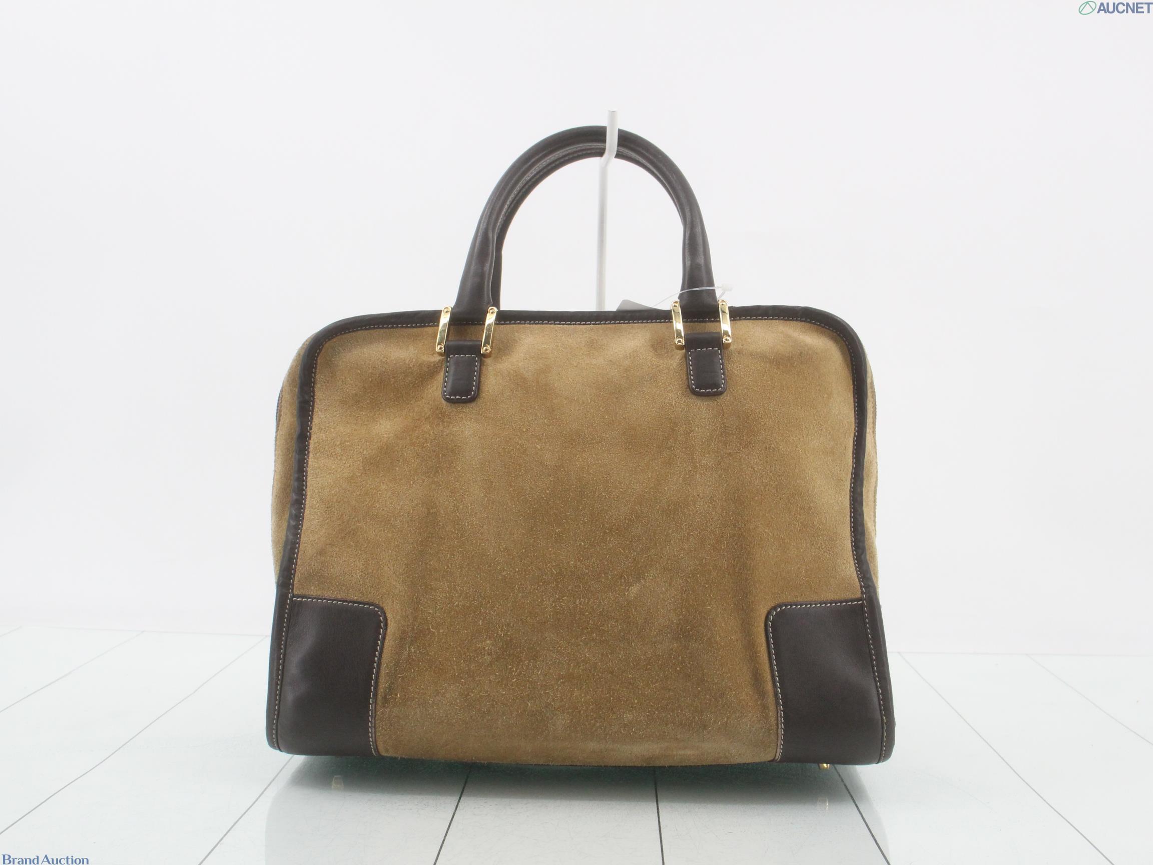 Borsa Amazona di Loewe in pelle scamosciata color sabbia, con manici e angoli in pelle marrone e anagramma impresso. — vista 22