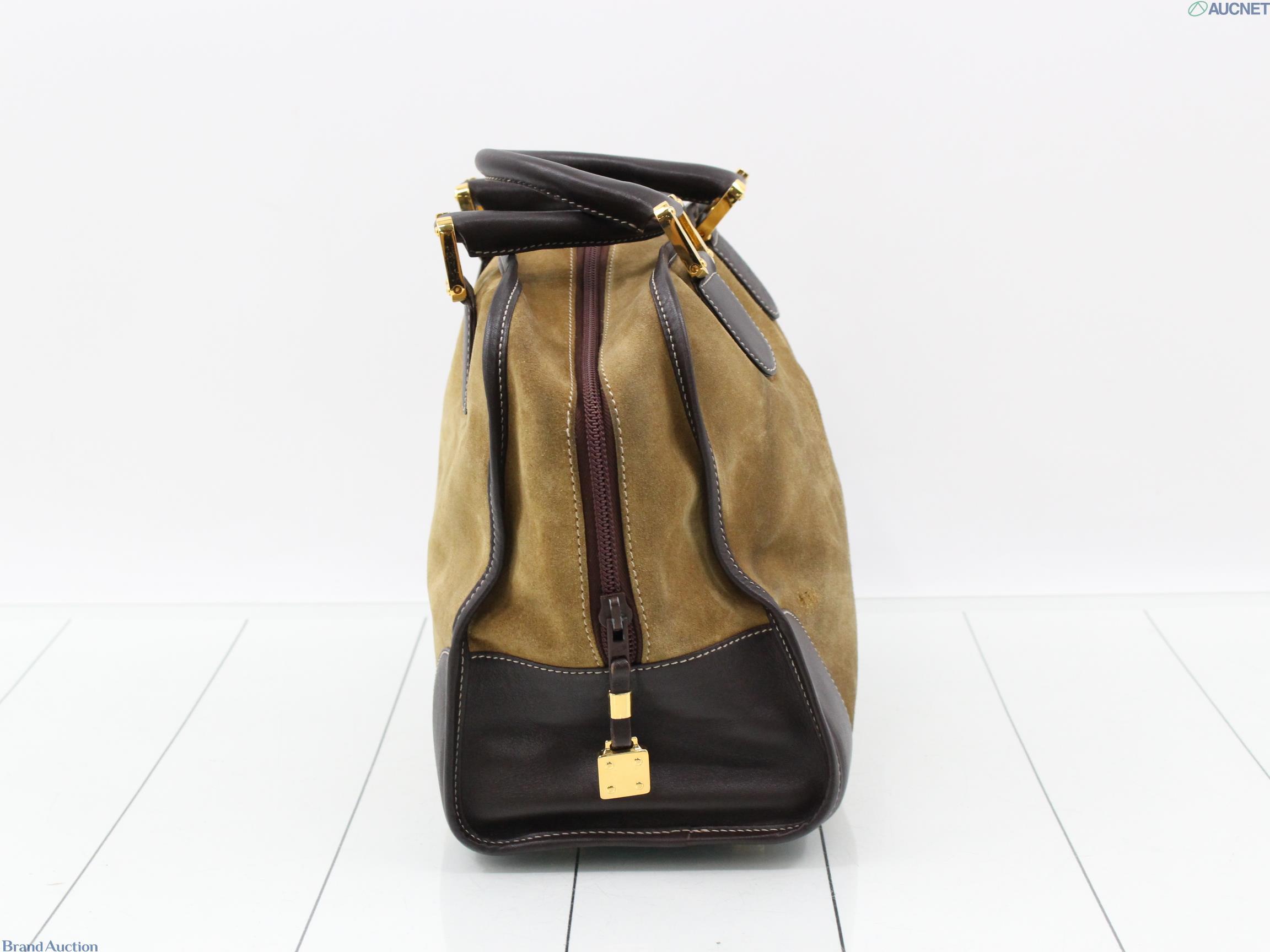 Borsa Amazona 30 di Loewe in pelle scamosciata oliva, con angoli e manici in pelle marrone e grande anagramma rigato. — vista 2