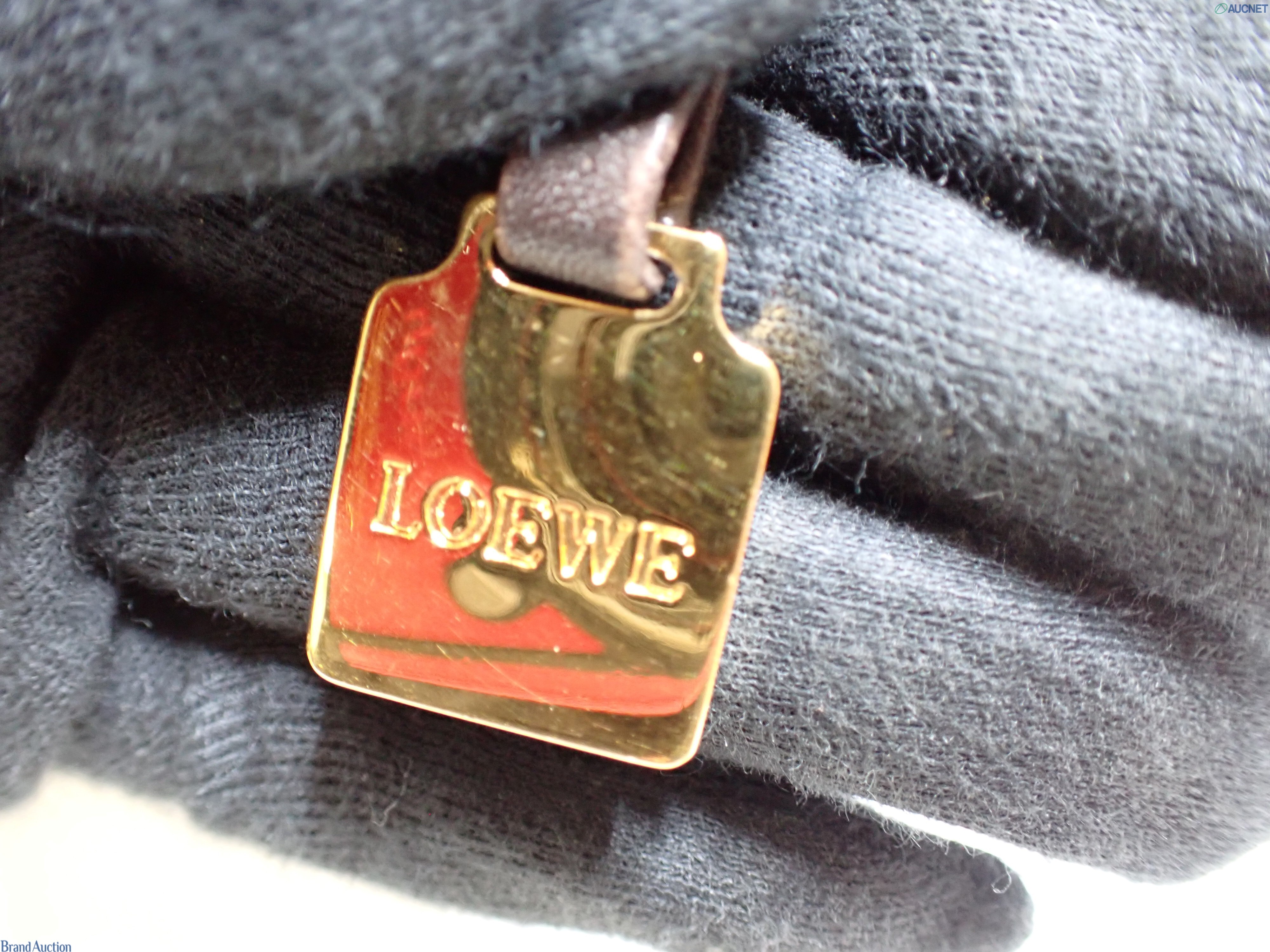 Borsa Amazona 30 di Loewe in pelle scamosciata oliva, con angoli e manici in pelle marrone e grande anagramma rigato. — vista 11