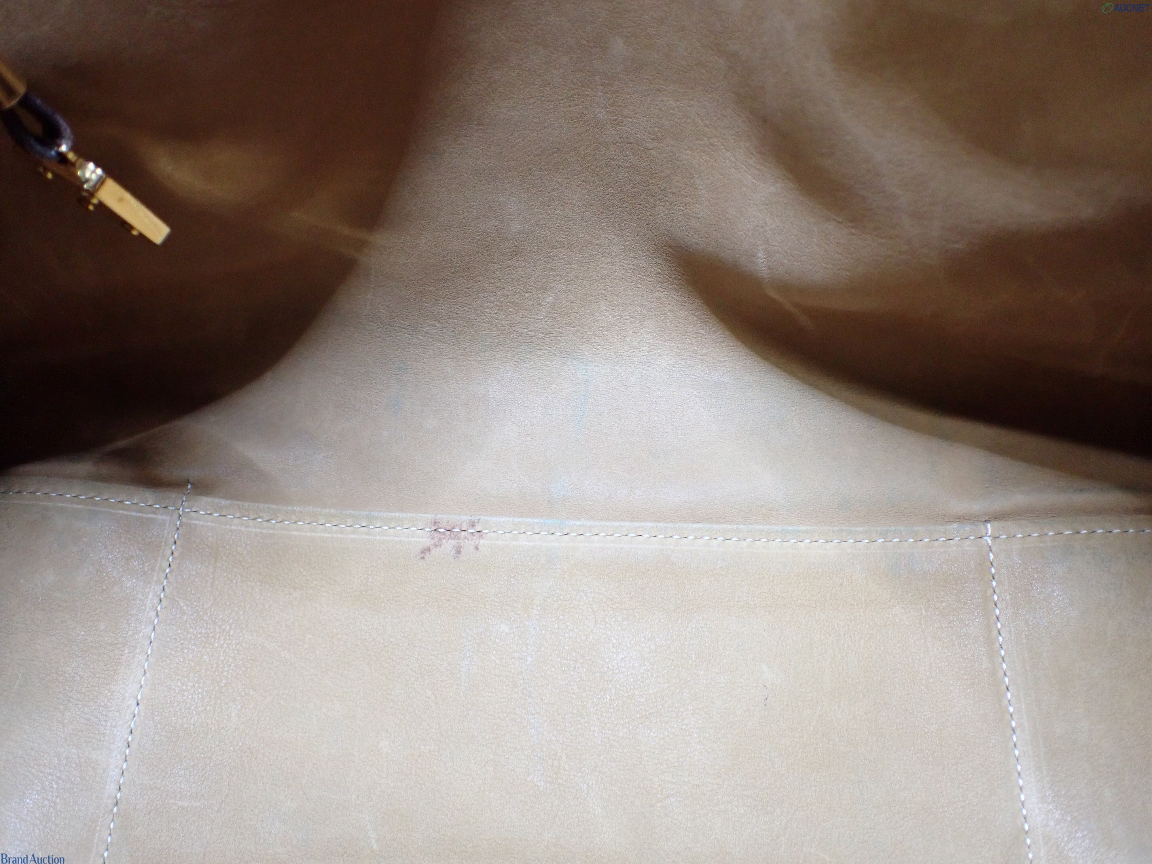 Borsa Amazona 30 di Loewe in pelle scamosciata oliva, con angoli e manici in pelle marrone e grande anagramma rigato. — vista 12