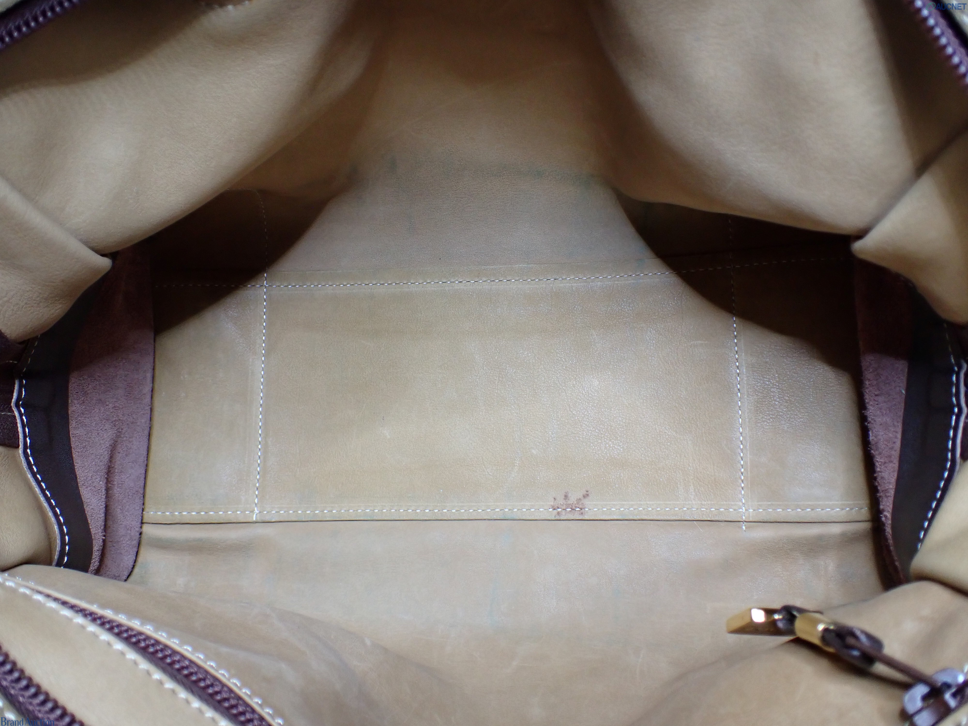 Borsa Amazona 30 di Loewe in pelle scamosciata oliva, con angoli e manici in pelle marrone e grande anagramma rigato. — vista 14