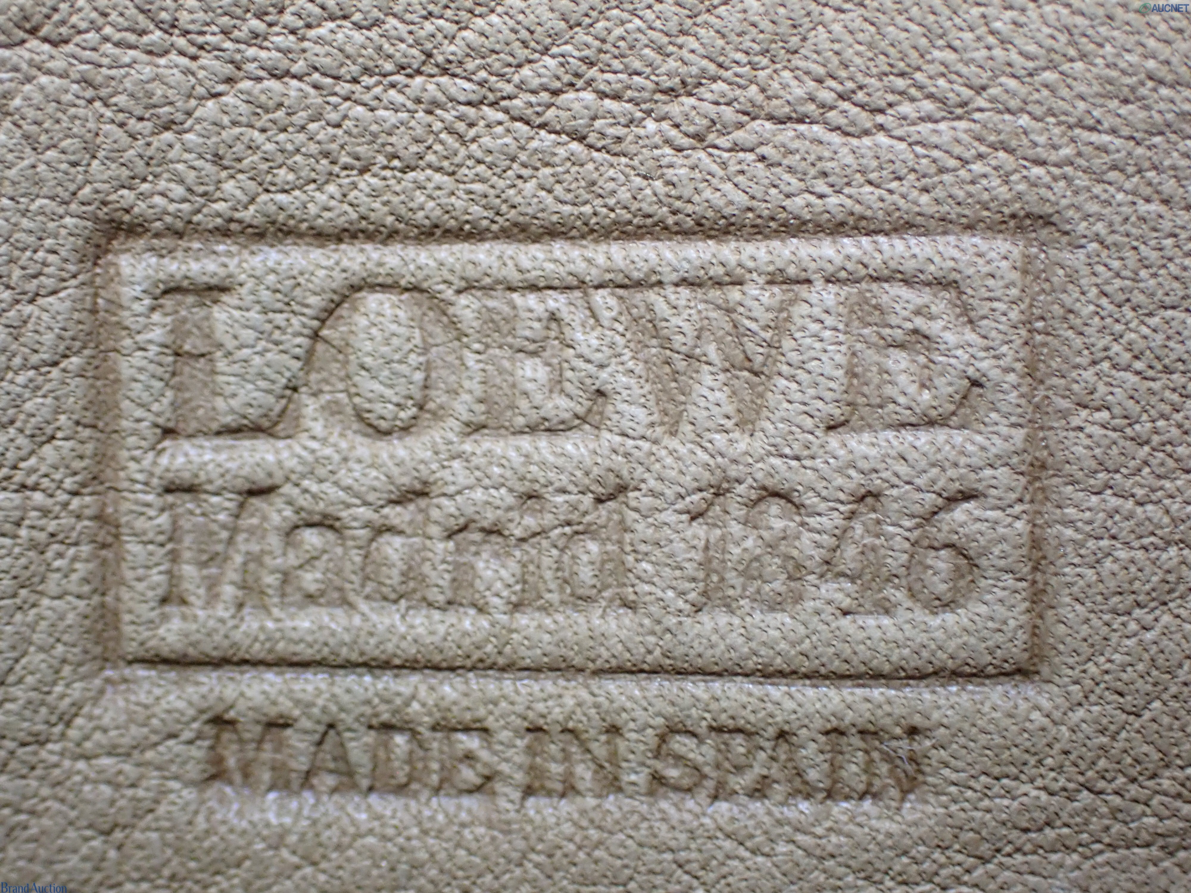Borsa Amazona 30 di Loewe in pelle scamosciata oliva, con angoli e manici in pelle marrone e grande anagramma rigato. — vista 15