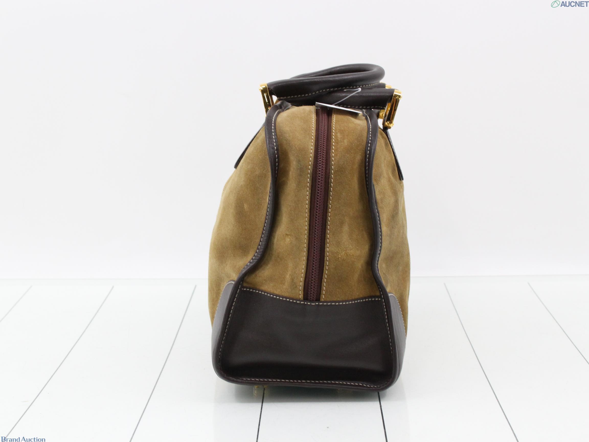 Borsa Amazona 30 di Loewe in pelle scamosciata oliva, con angoli e manici in pelle marrone e grande anagramma rigato. — vista 17