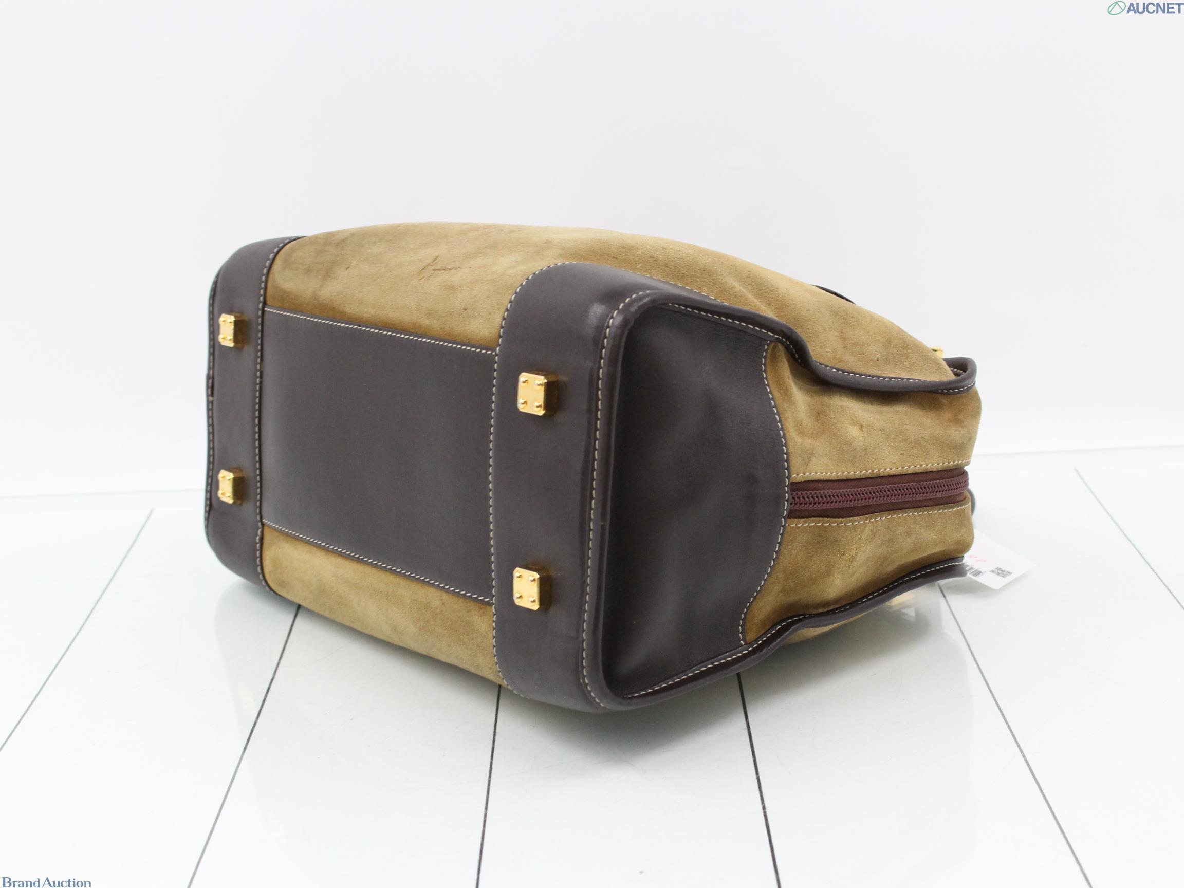 Borsa Amazona 30 di Loewe in pelle scamosciata oliva, con angoli e manici in pelle marrone e grande anagramma rigato. — vista 4