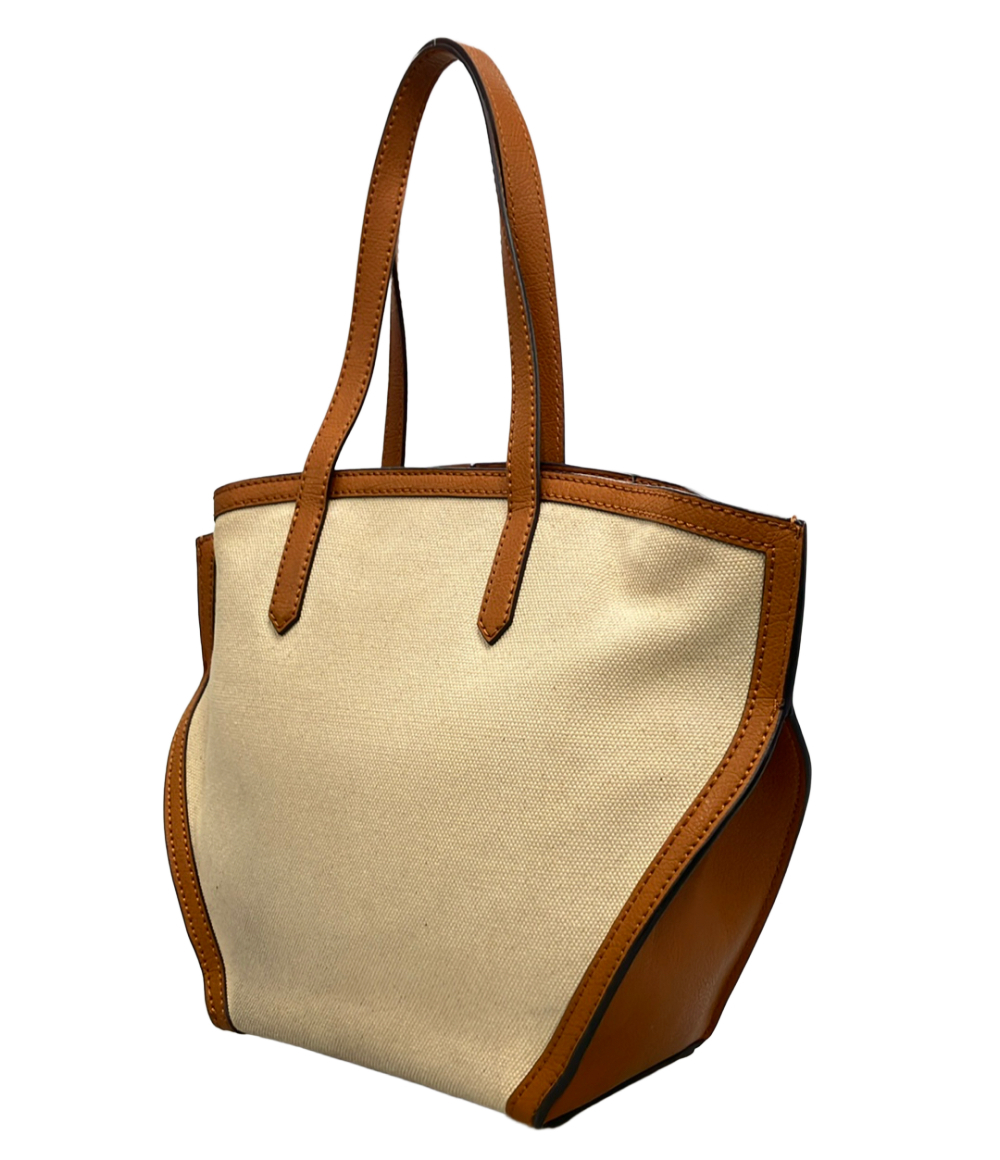 Borsa tote Charles & Keith in tela chiara con profili e due manici color cuoio, nodo decorativo su un manico. — vista 3