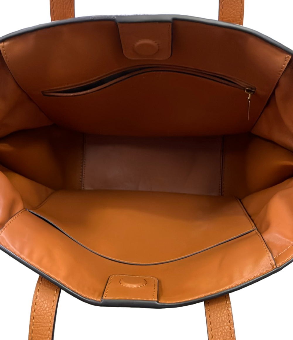Borsa tote Charles & Keith in tela chiara con profili e due manici color cuoio, nodo decorativo su un manico. — vista 5